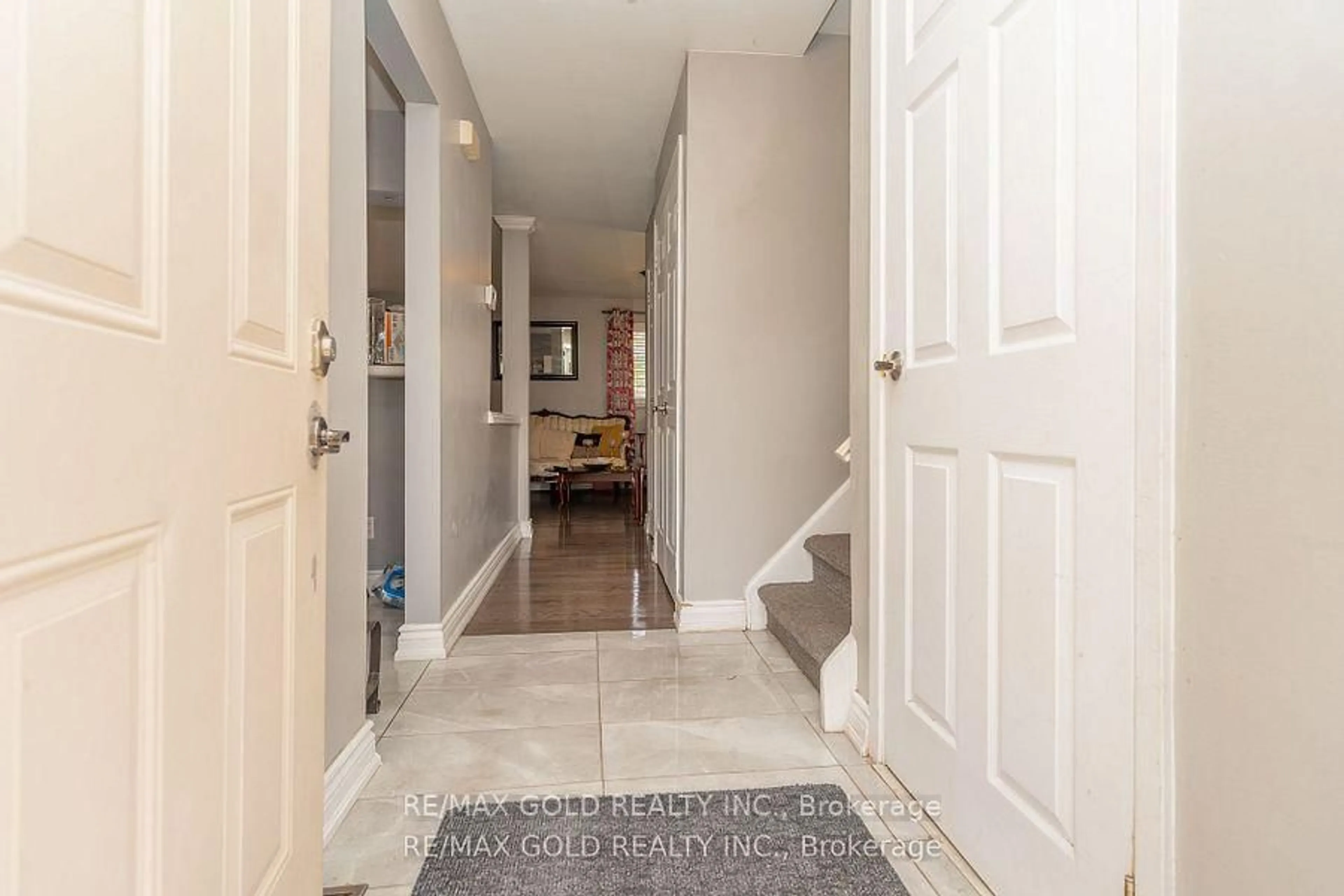 Indoor entryway for 105 Hansen Rd #63, Brampton Ontario L6V 3C9