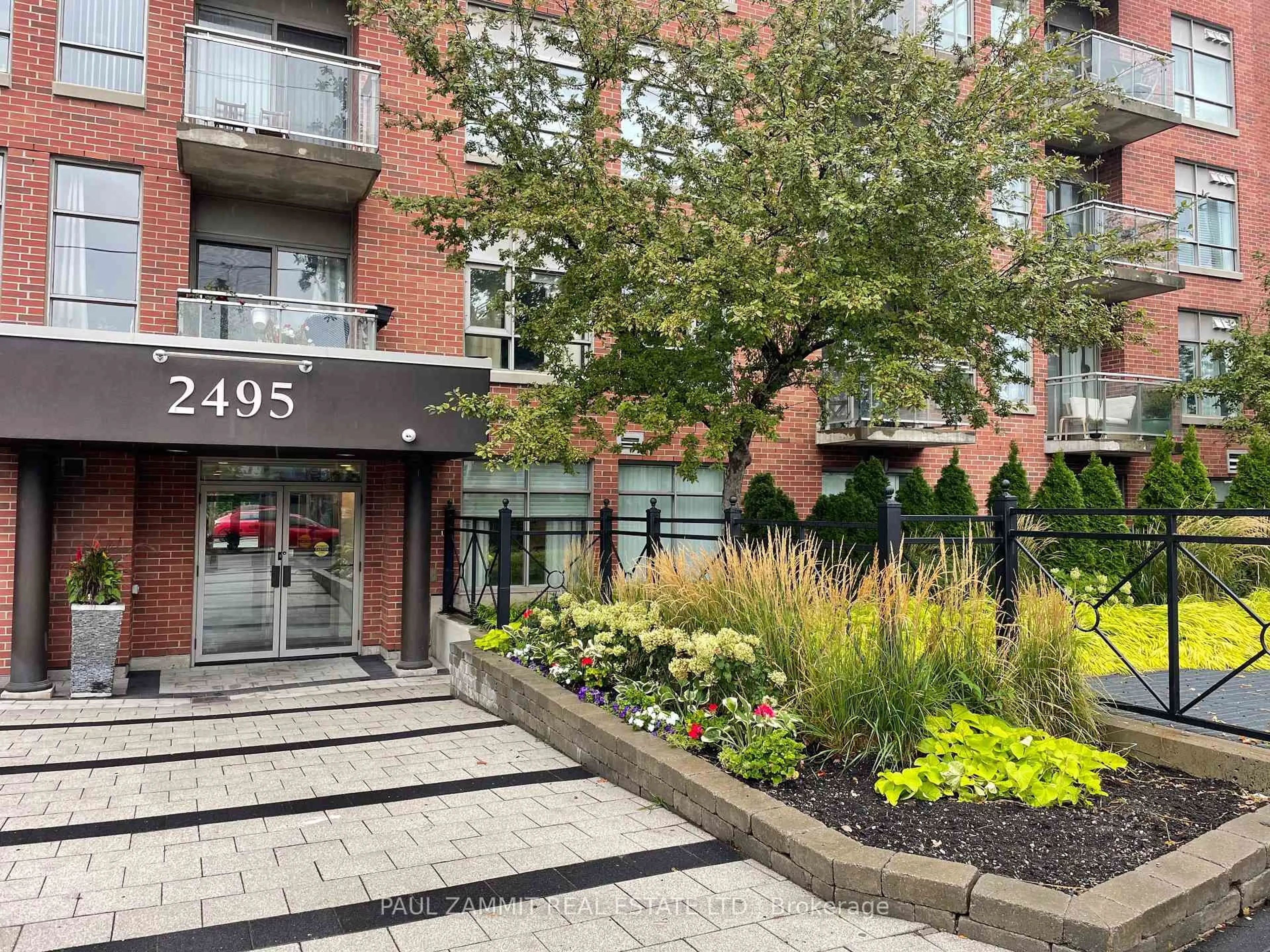 Unknown for 2495 Dundas St #409, Toronto Ontario M6P 1X4