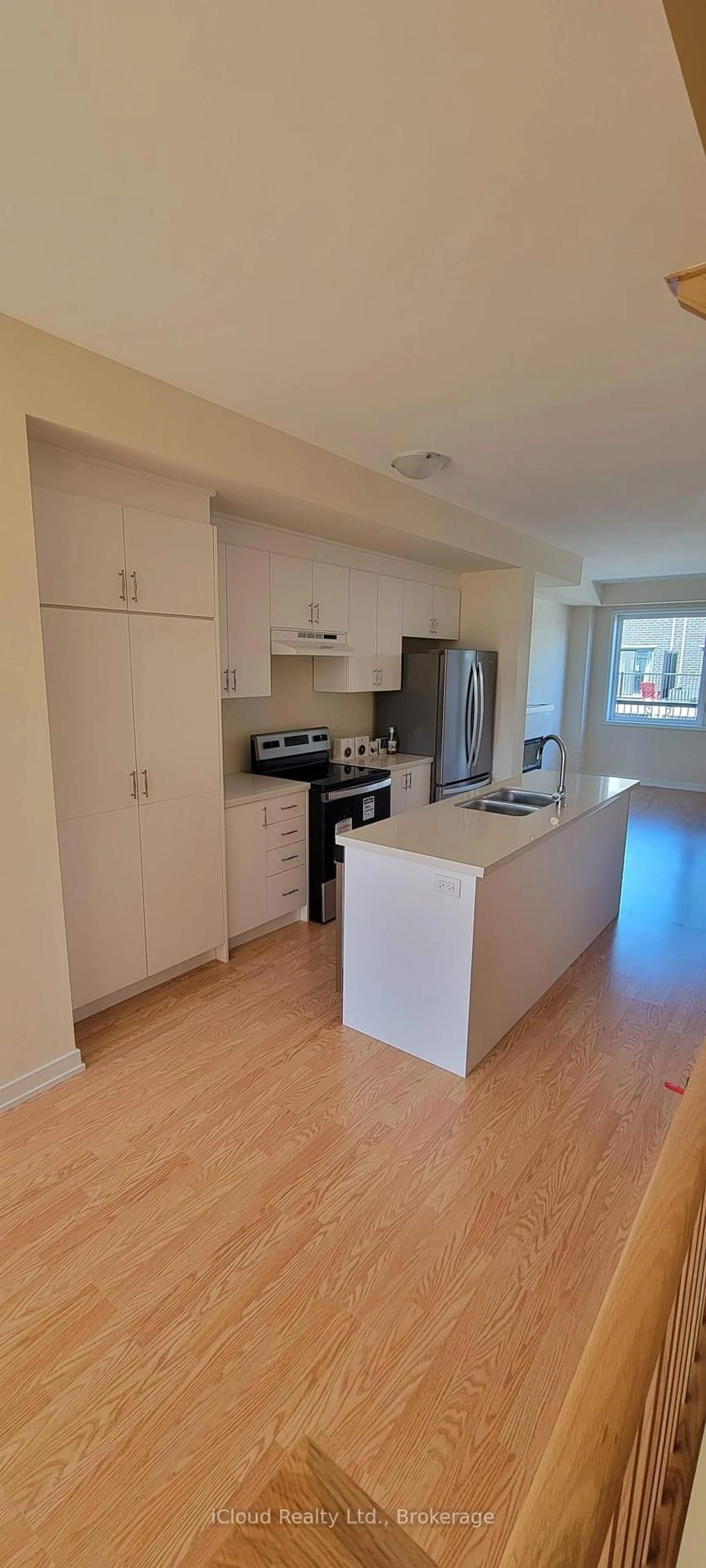 Standard kitchen, unknown for 8 Lambert Lane, Caledon Ontario L7E 4M5