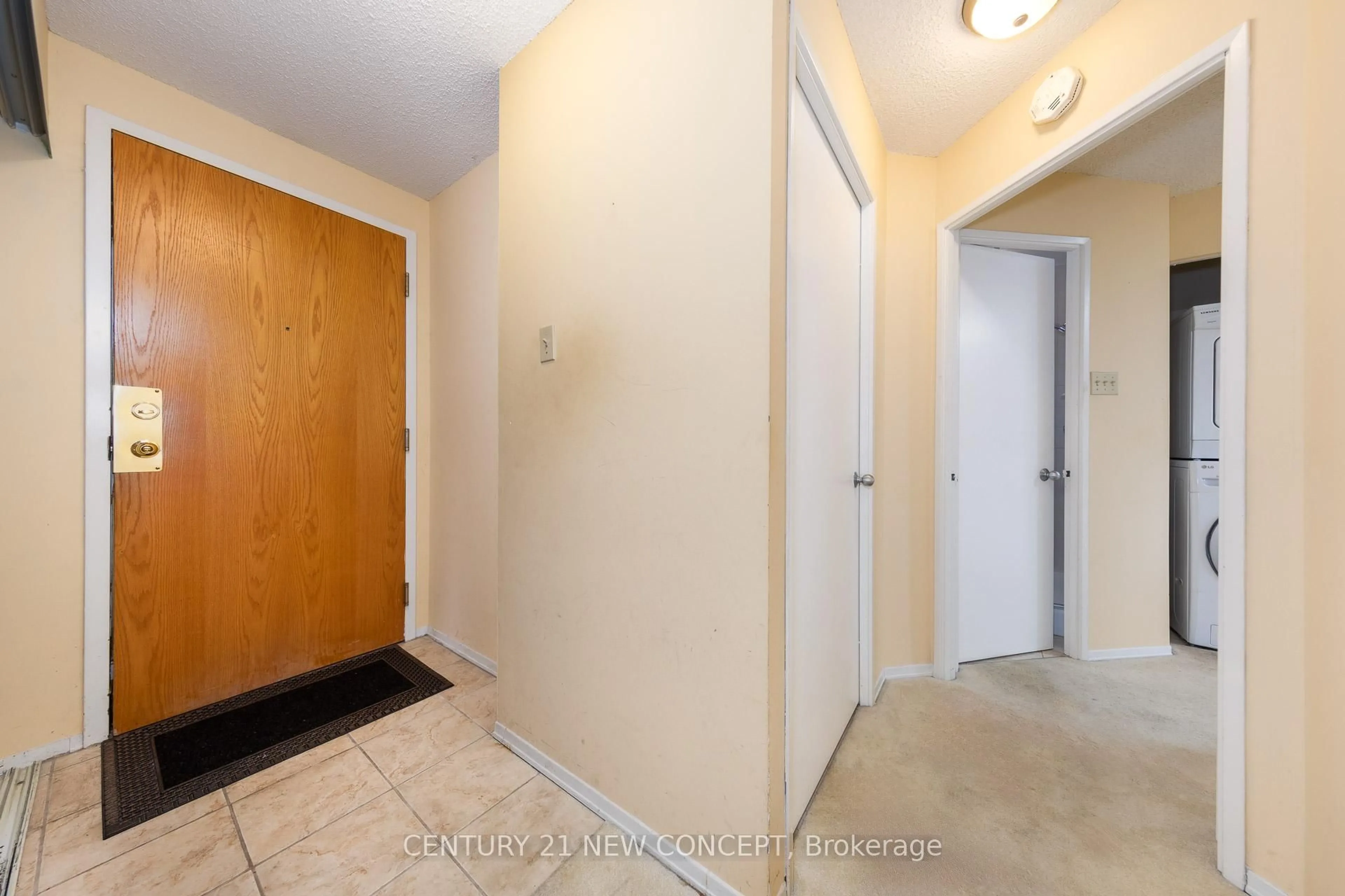 Indoor entryway for 41 Markbrook Lane #PH11, Toronto Ontario M9V 5E6