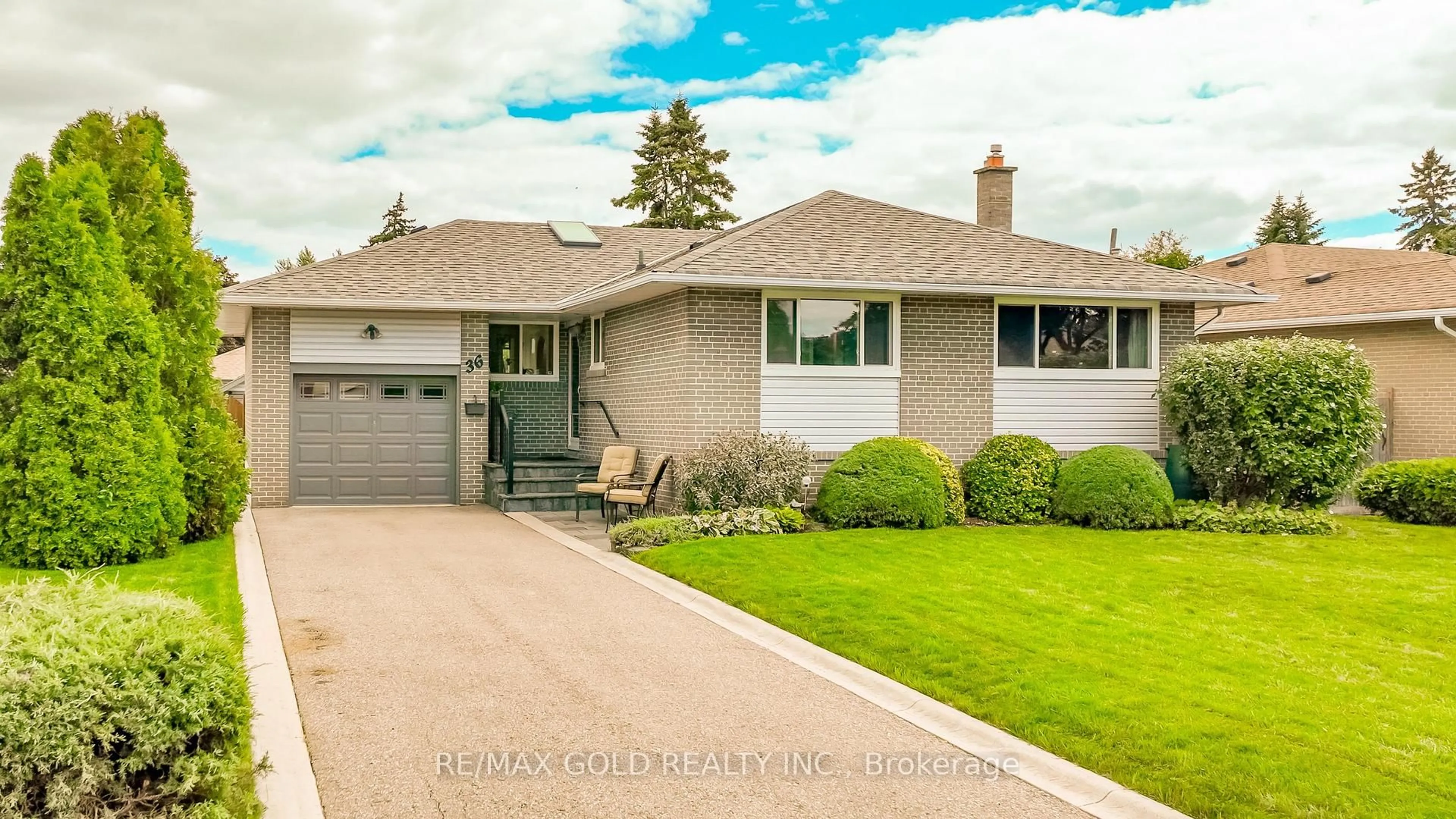 Home with vinyl exterior material, street for 36 Alderbury Cres, Brampton Ontario L6T 1P6