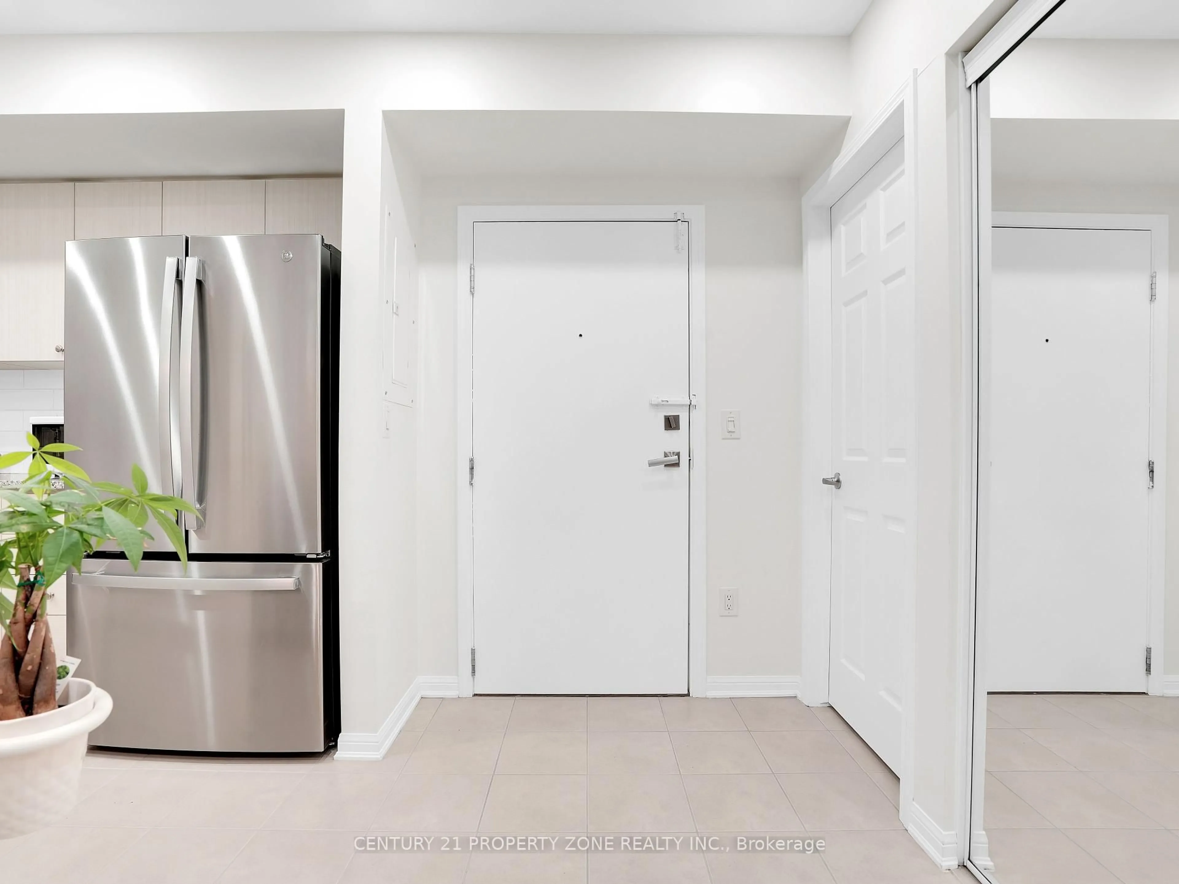 Indoor entryway for 70 Baycliffe Cres #205, Brampton Ontario L7A 0Z5