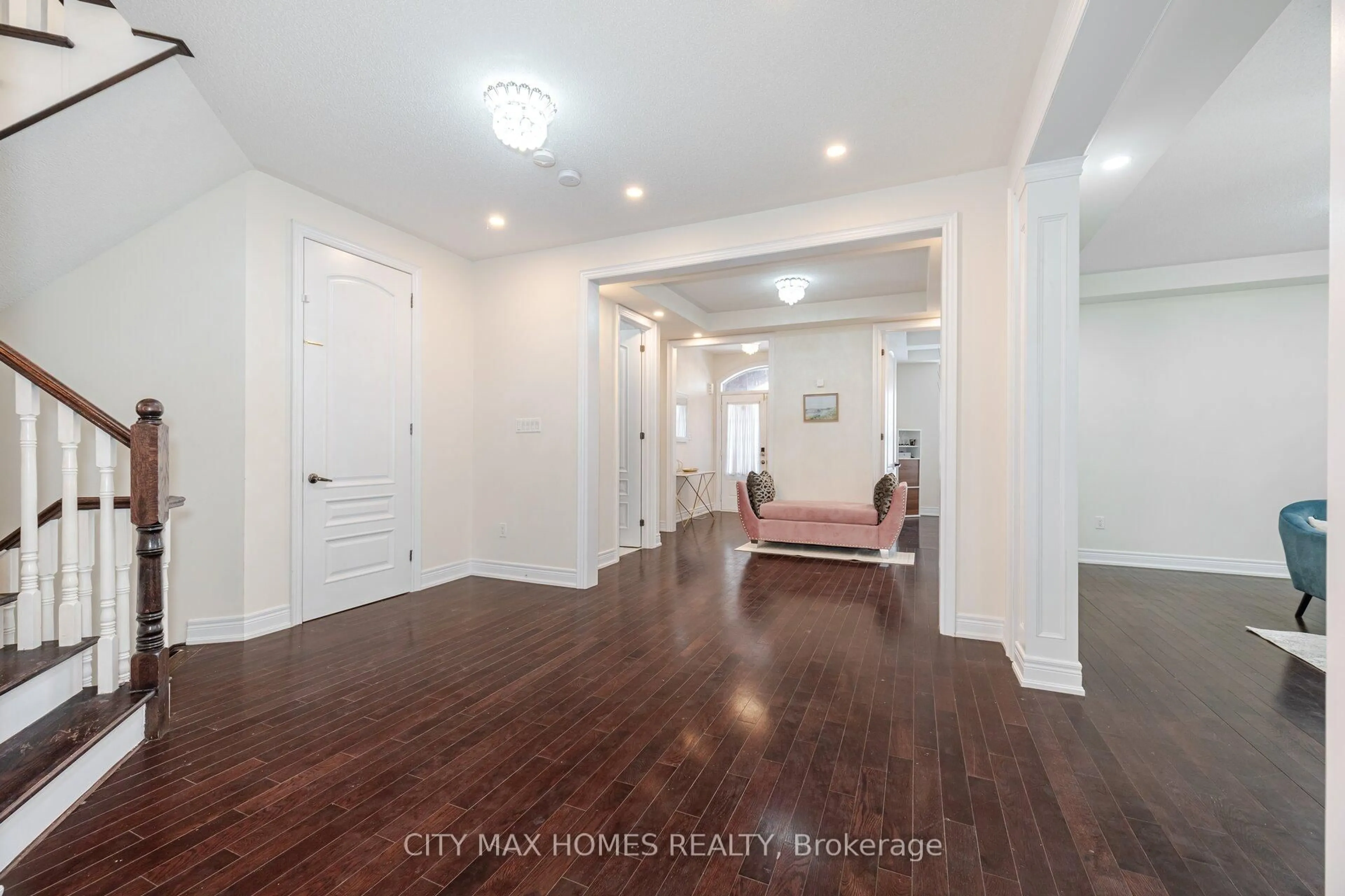 Indoor entryway for 57 Beacon Hill Dr, Brampton Ontario L6X 0V7