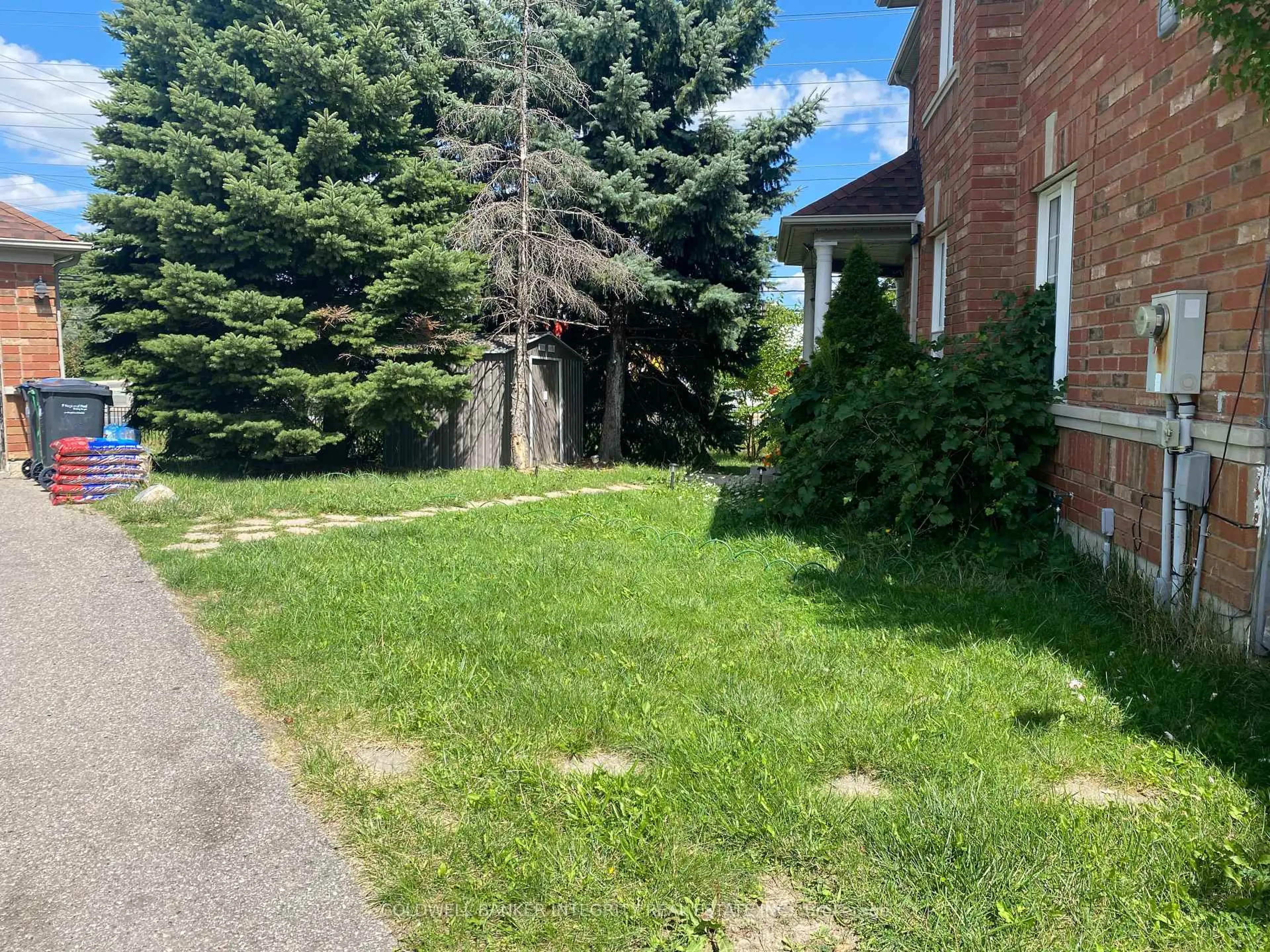 A pic from outside/outdoor area/front of a property/back of a property/a pic from drone, street for 5978 WINSTON CHURCHILL Blvd, Mississauga Ontario L5M 6K2