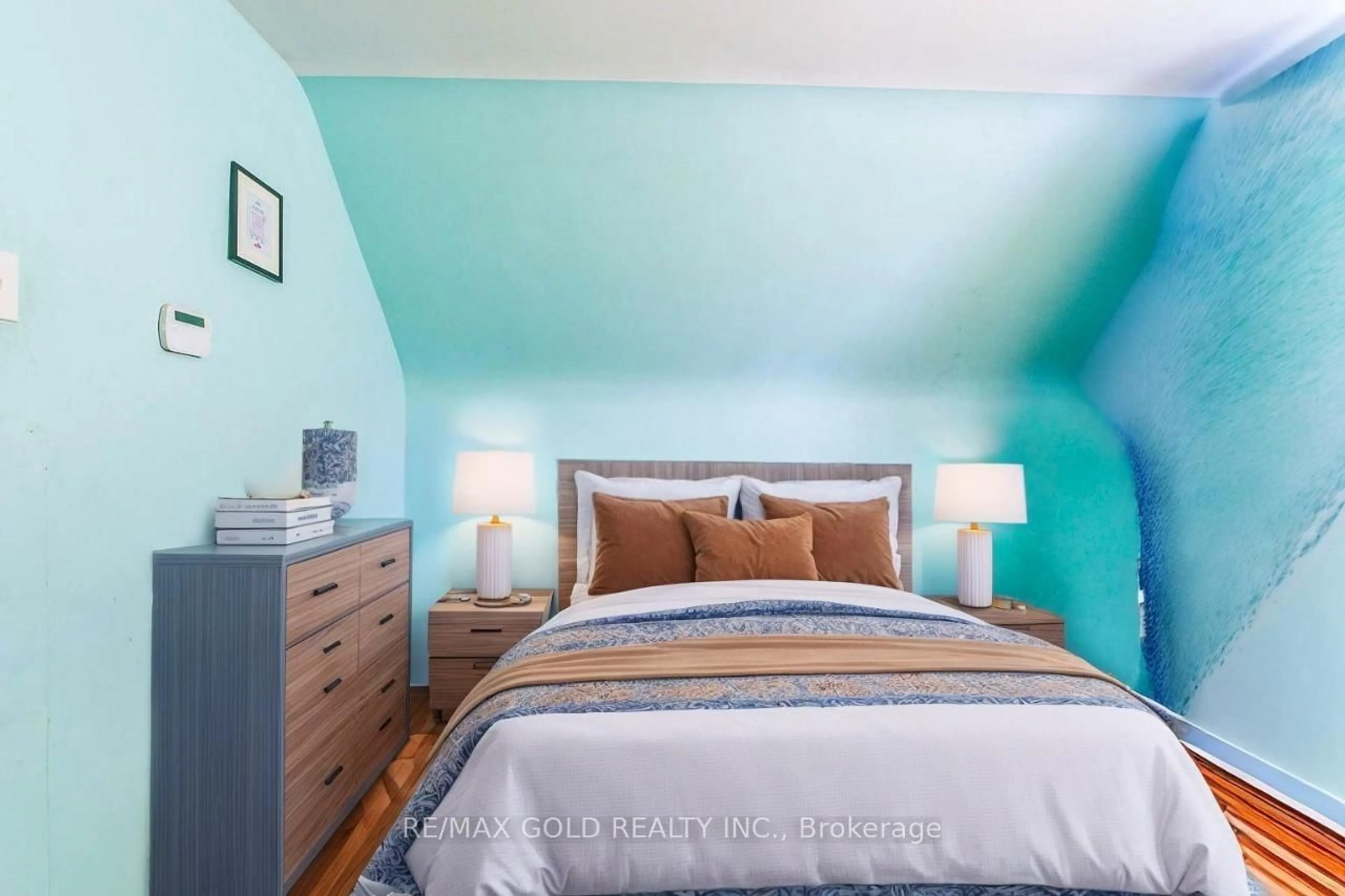 Bedroom with bed, wood/laminate floor for 3372 Etude Dr, Mississauga Ontario L4T 1T3