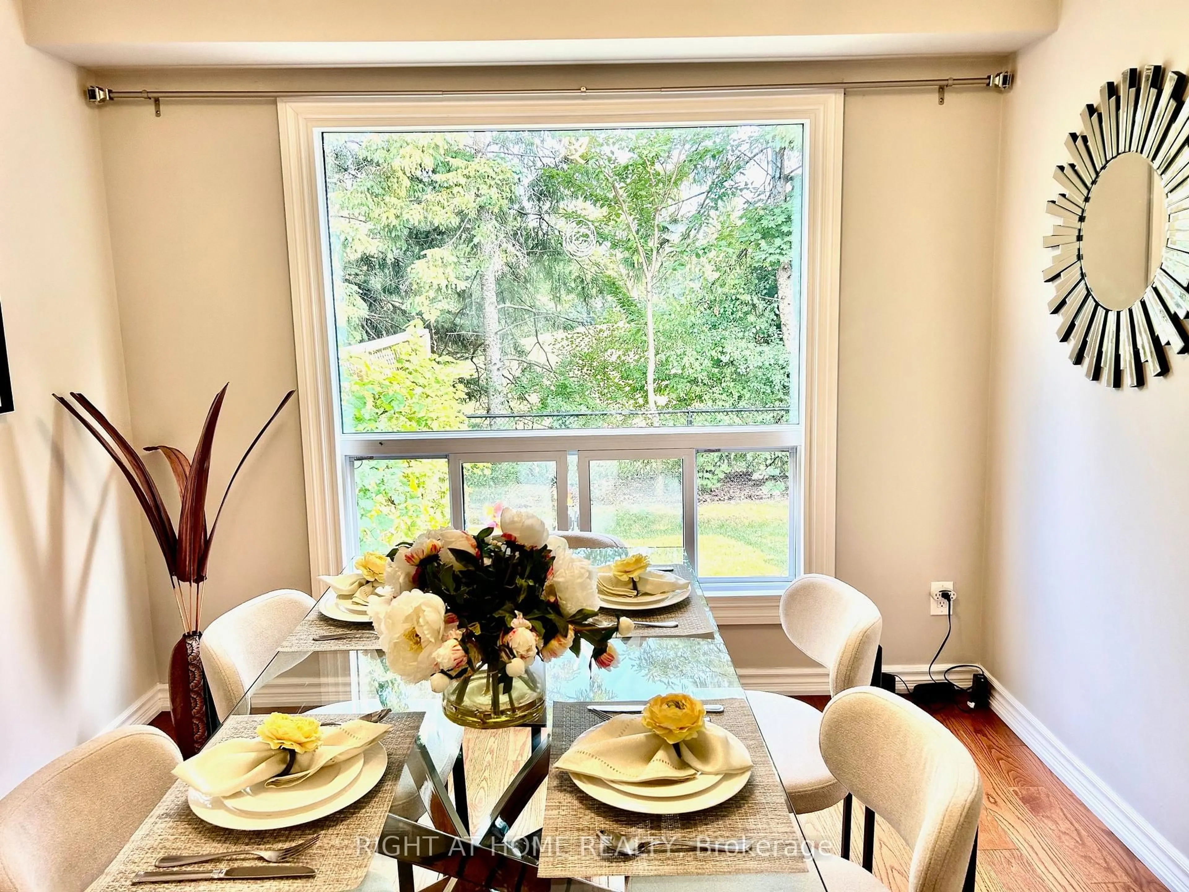 Dining room, wood/laminate floor for 32 Heathcliffe Sq, Brampton Ontario L6S 5P7