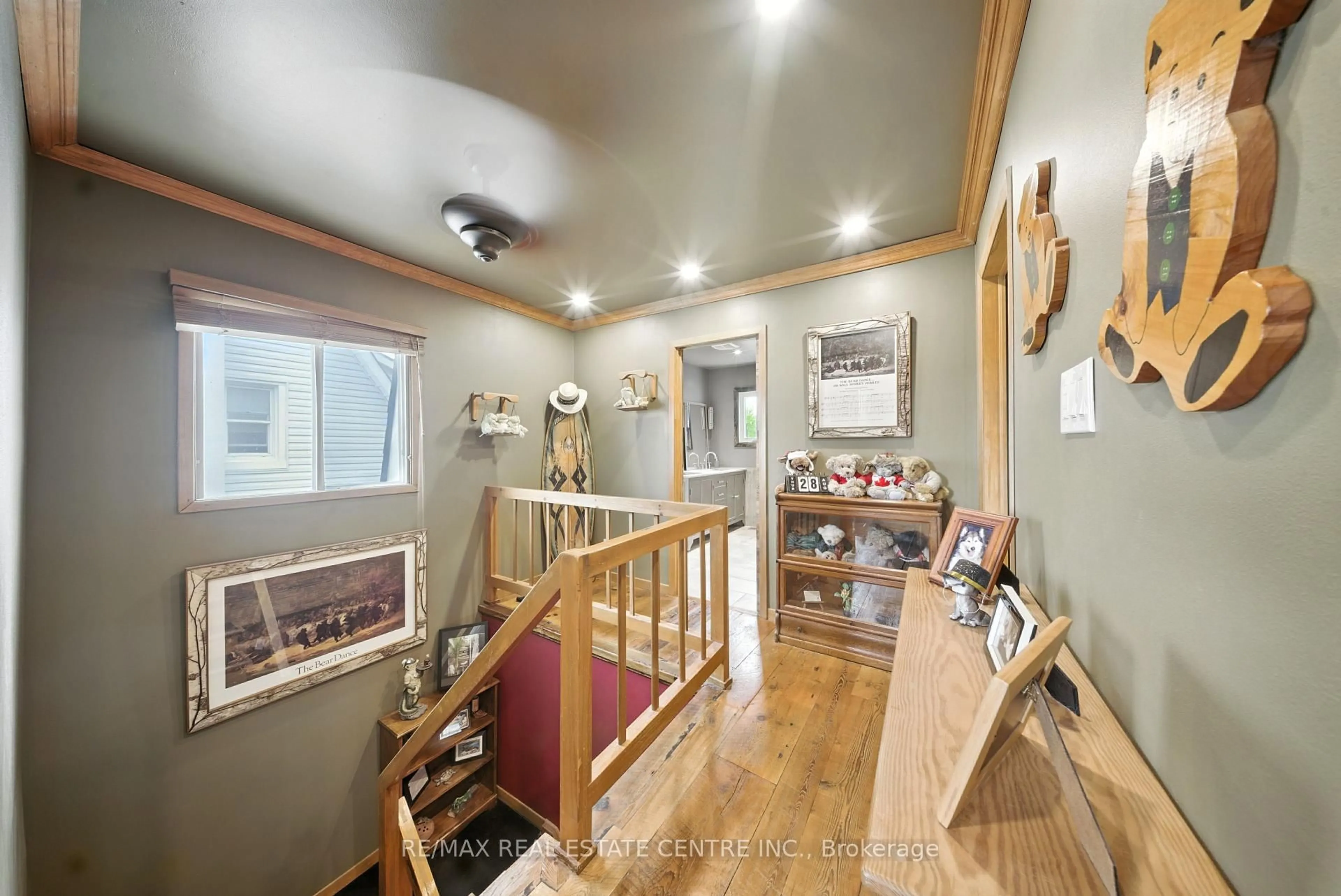 Indoor entryway for 14 Royce Ave, Brampton Ontario L6Y 1J5