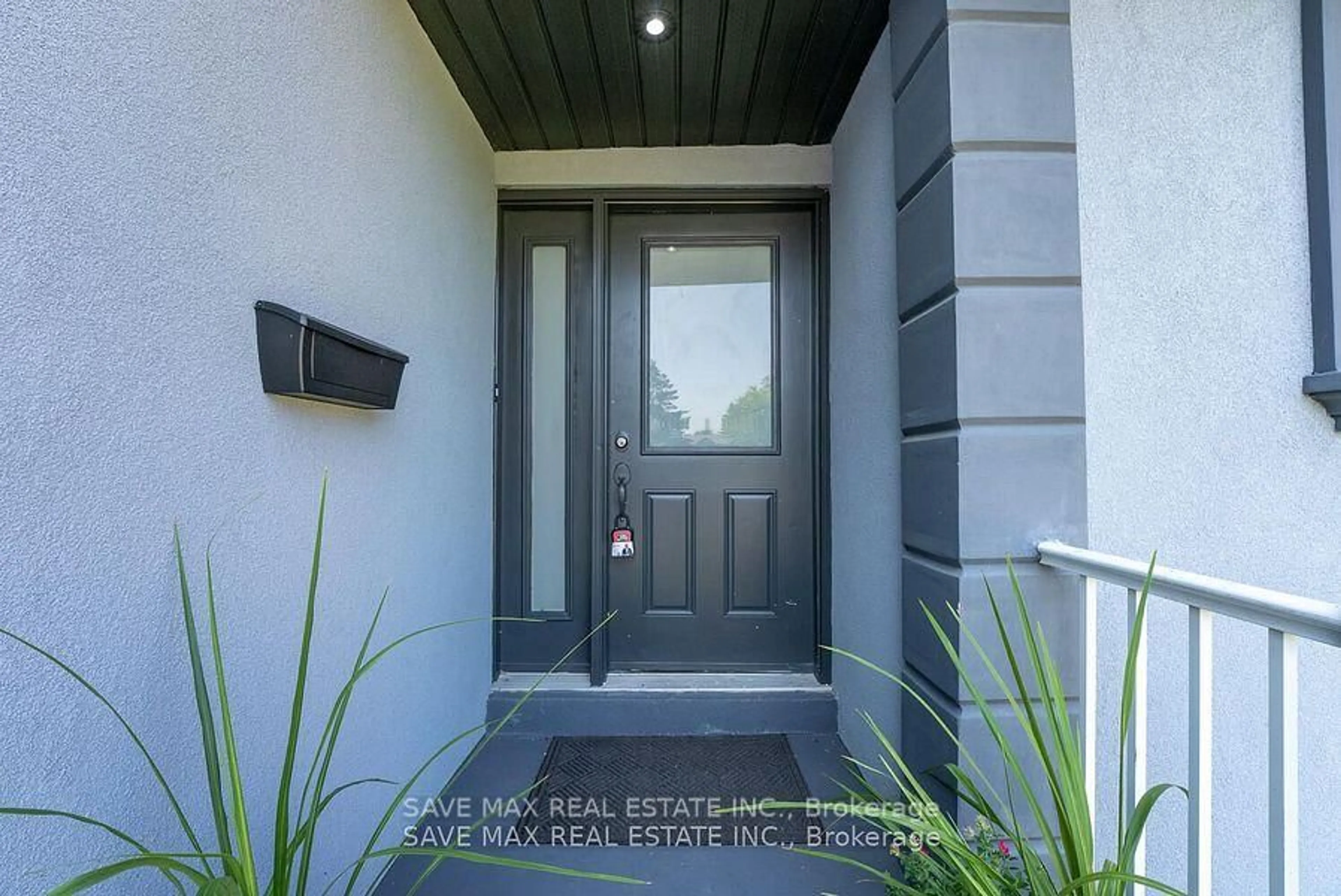 Indoor entryway for 229 Rutherford Rd, Brampton Ontario L6V 2X7