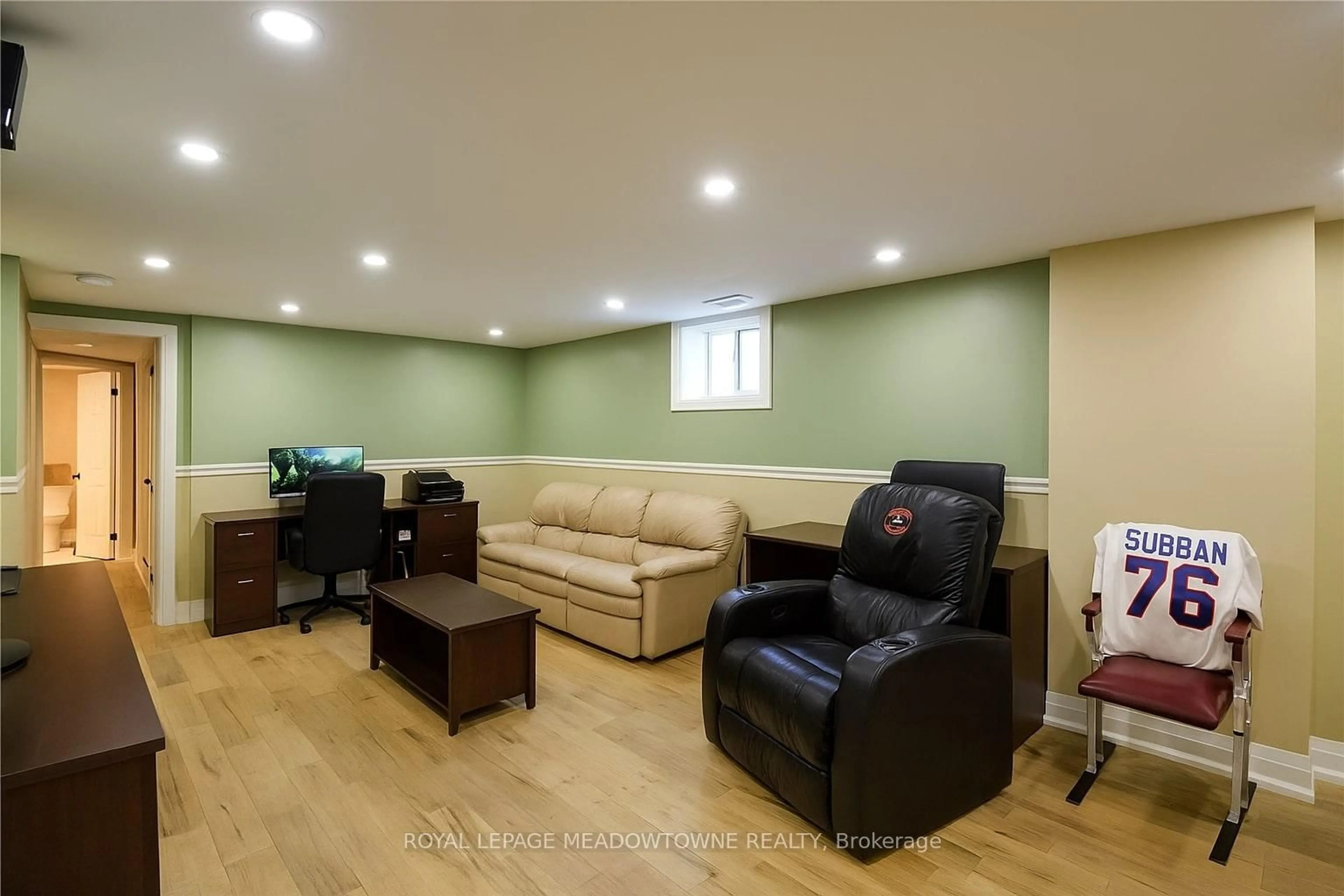 Living room with furniture, unknown for 1149 Stanley Dr, Burlington Ontario L7P 2K6