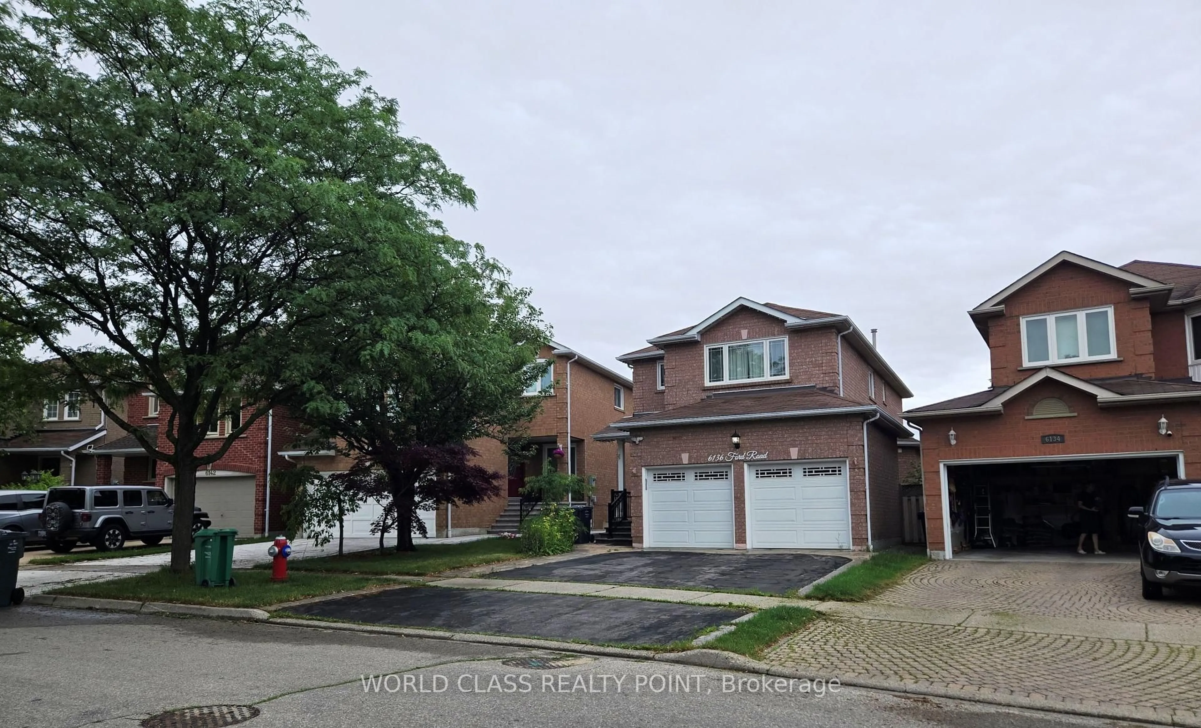 Home with brick exterior material, street for 6136 Ford Rd, Mississauga Ontario L5V 1X1
