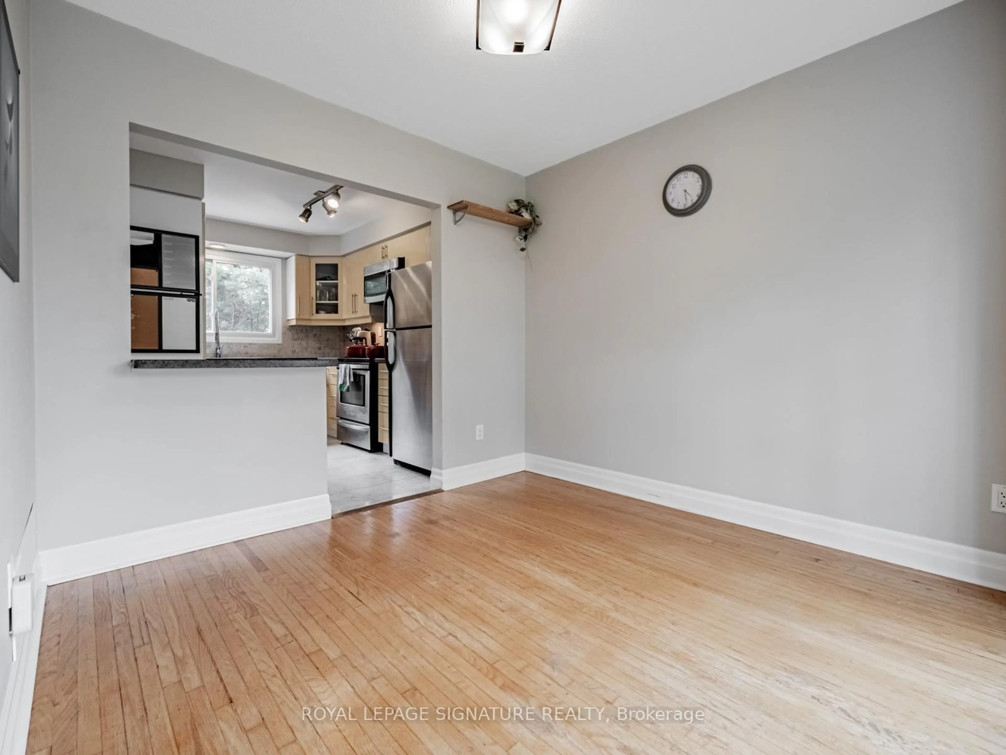 A pic of a room for 1081 Pearson Dr, Oakville Ontario L6H 2A9