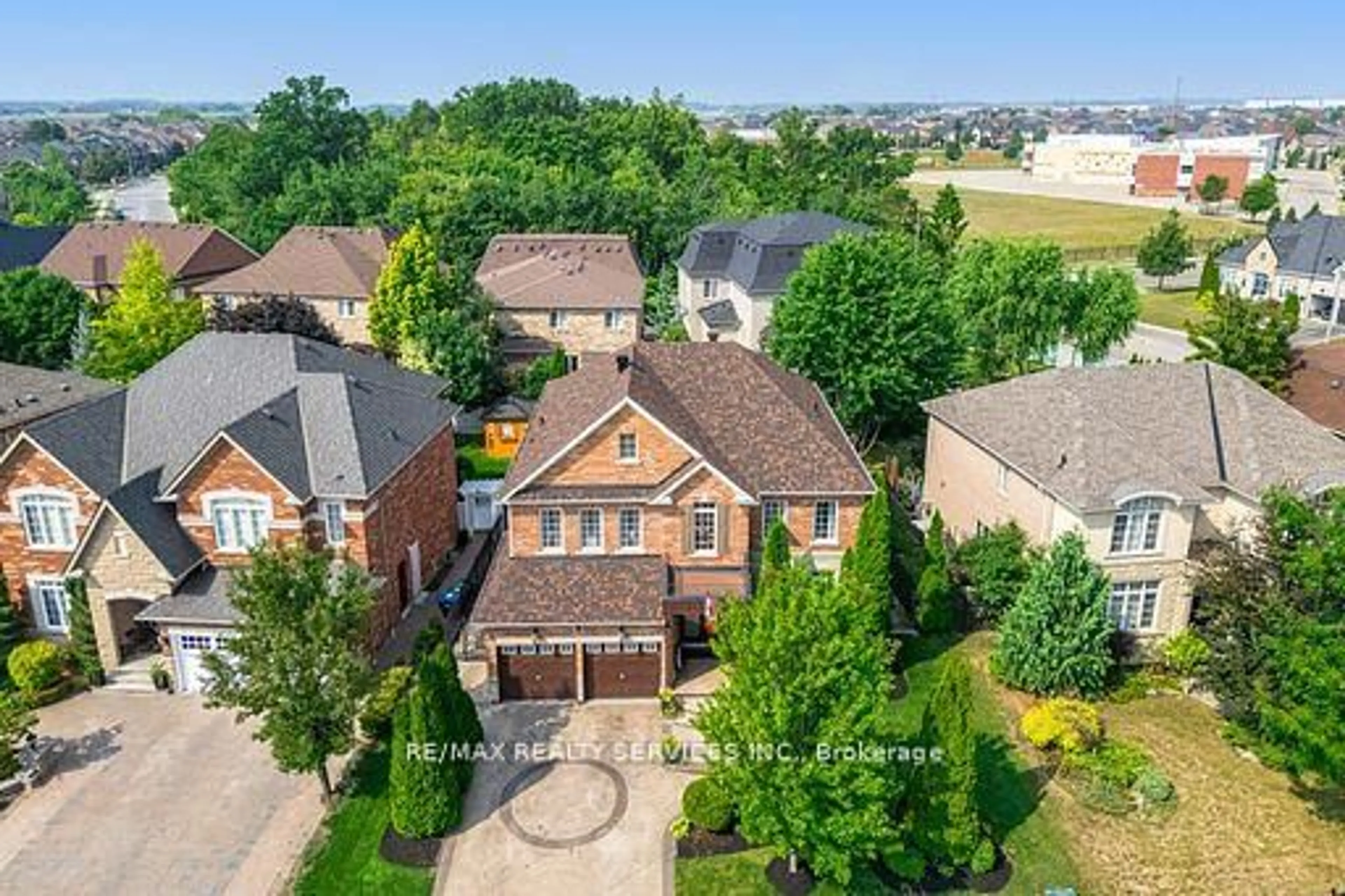 A pic from outside/outdoor area/front of a property/back of a property/a pic from drone, street for 6 Hugo Rd, Brampton Ontario L6P 1W4