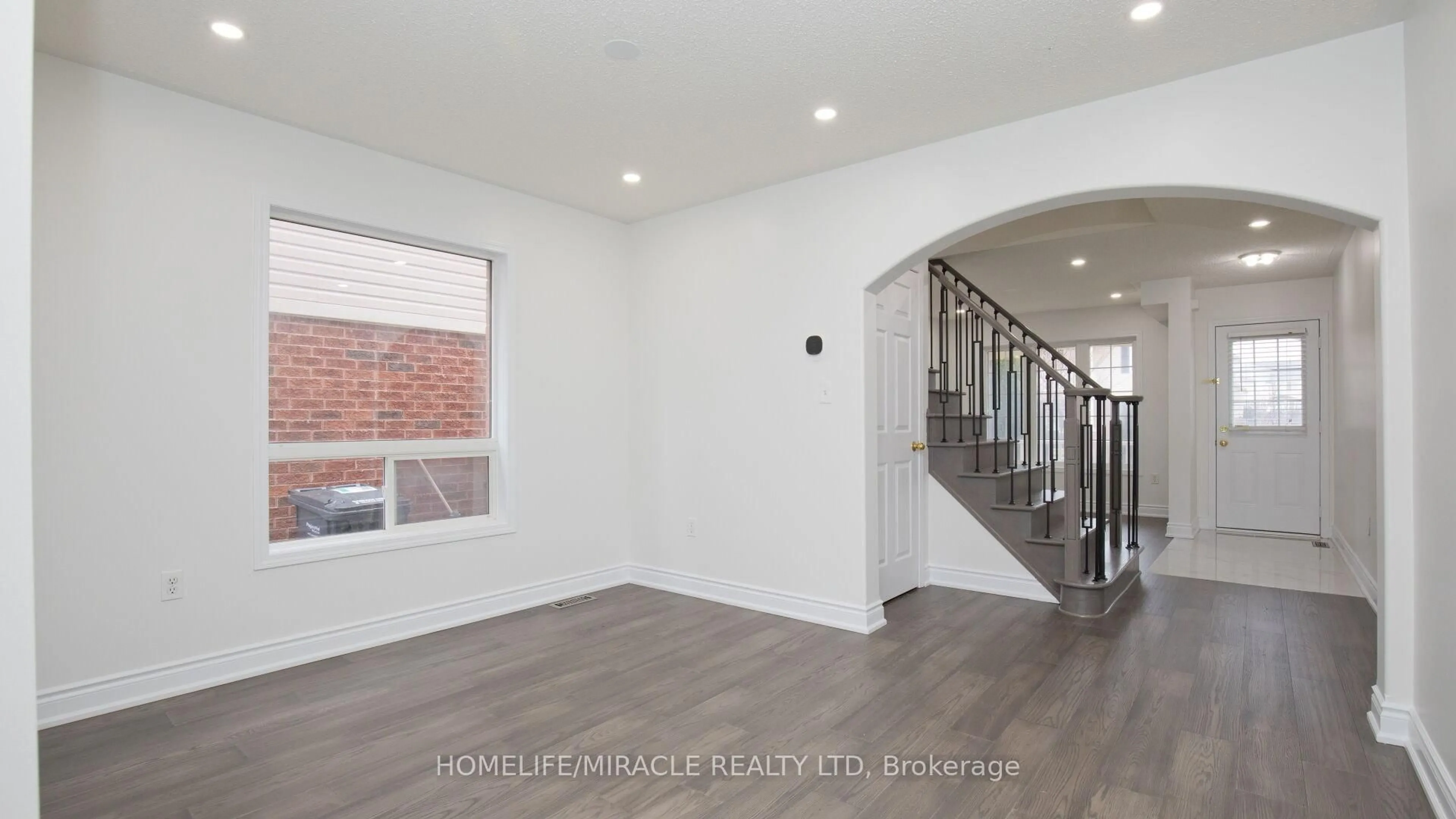 Indoor entryway for 118 Owlridge Dr, Brampton Ontario L6X 0M7