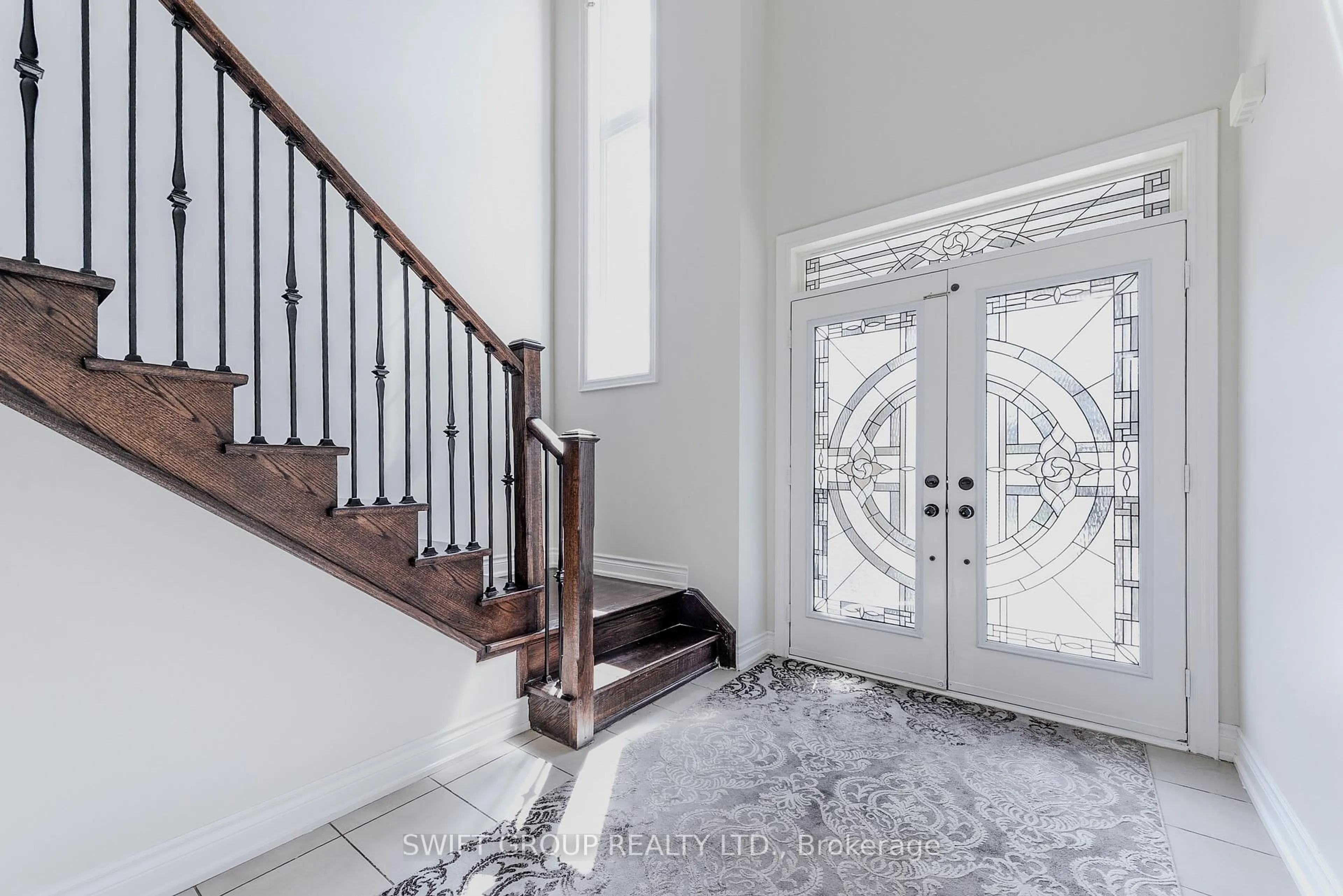 Indoor entryway for 89 Deer Ridge Tr, Caledon Ontario L7C 4H4