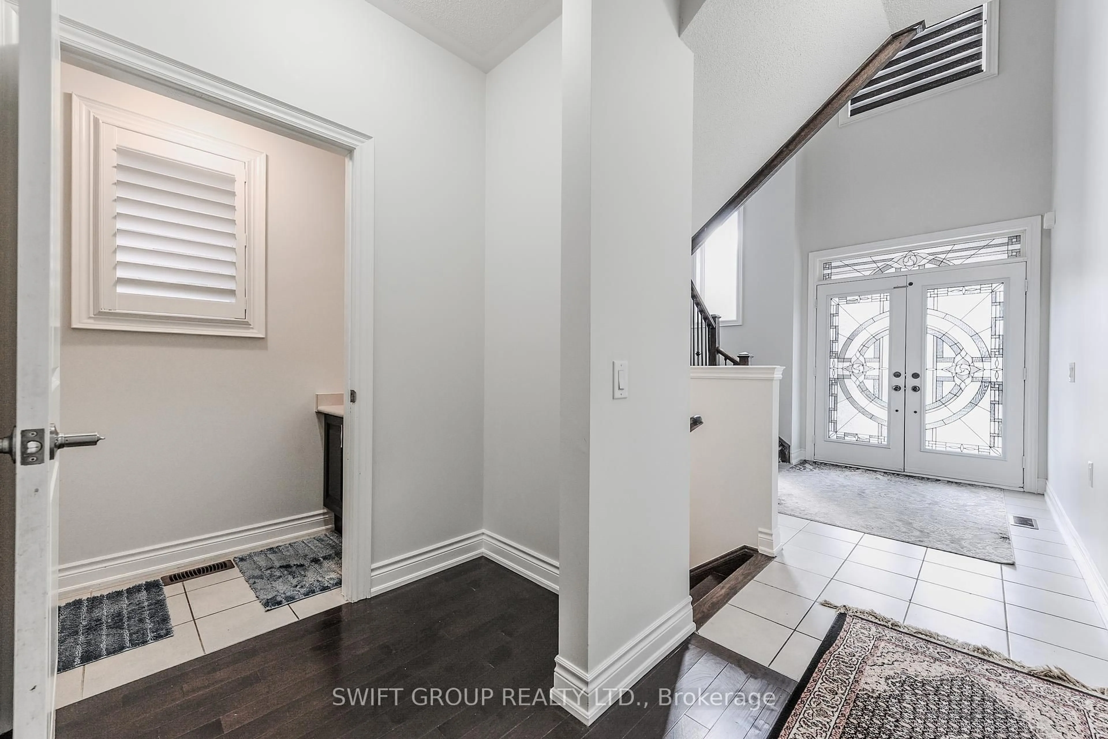 Indoor entryway for 89 Deer Ridge Tr, Caledon Ontario L7C 4H4