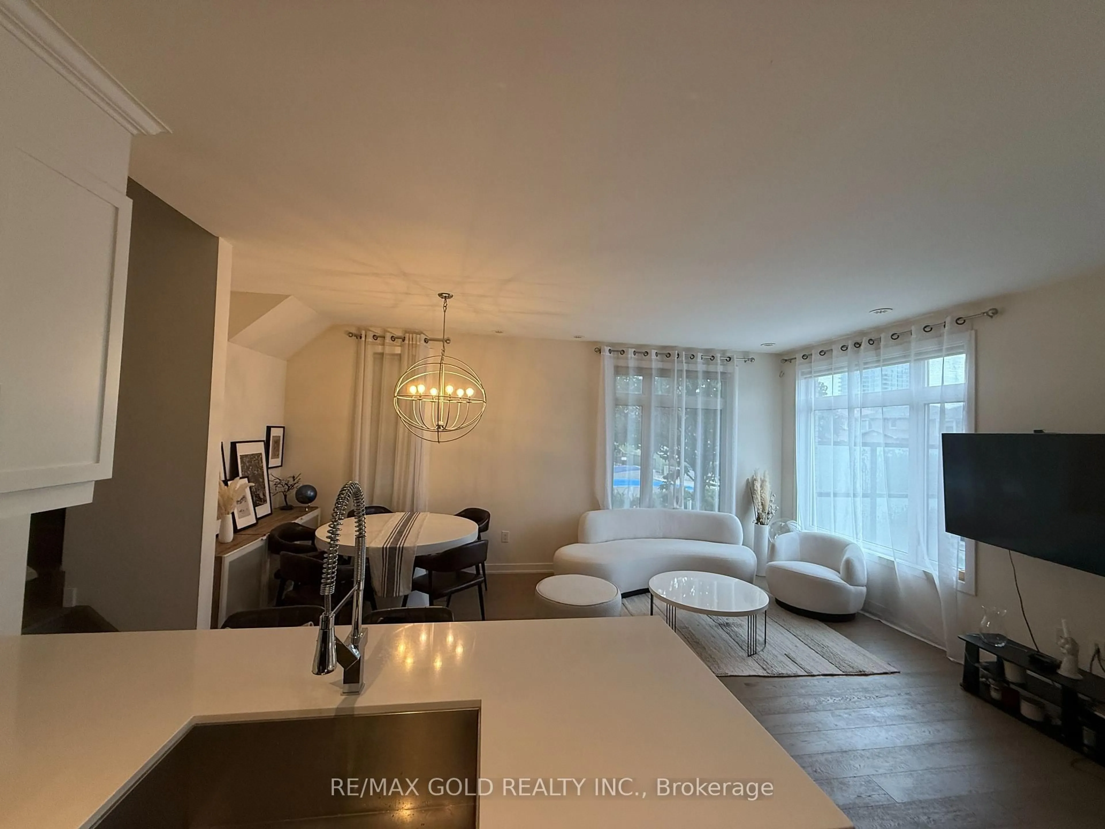 Unknown for 4050 Parkside Village Dr #10, Mississauga Ontario L5B 0K2