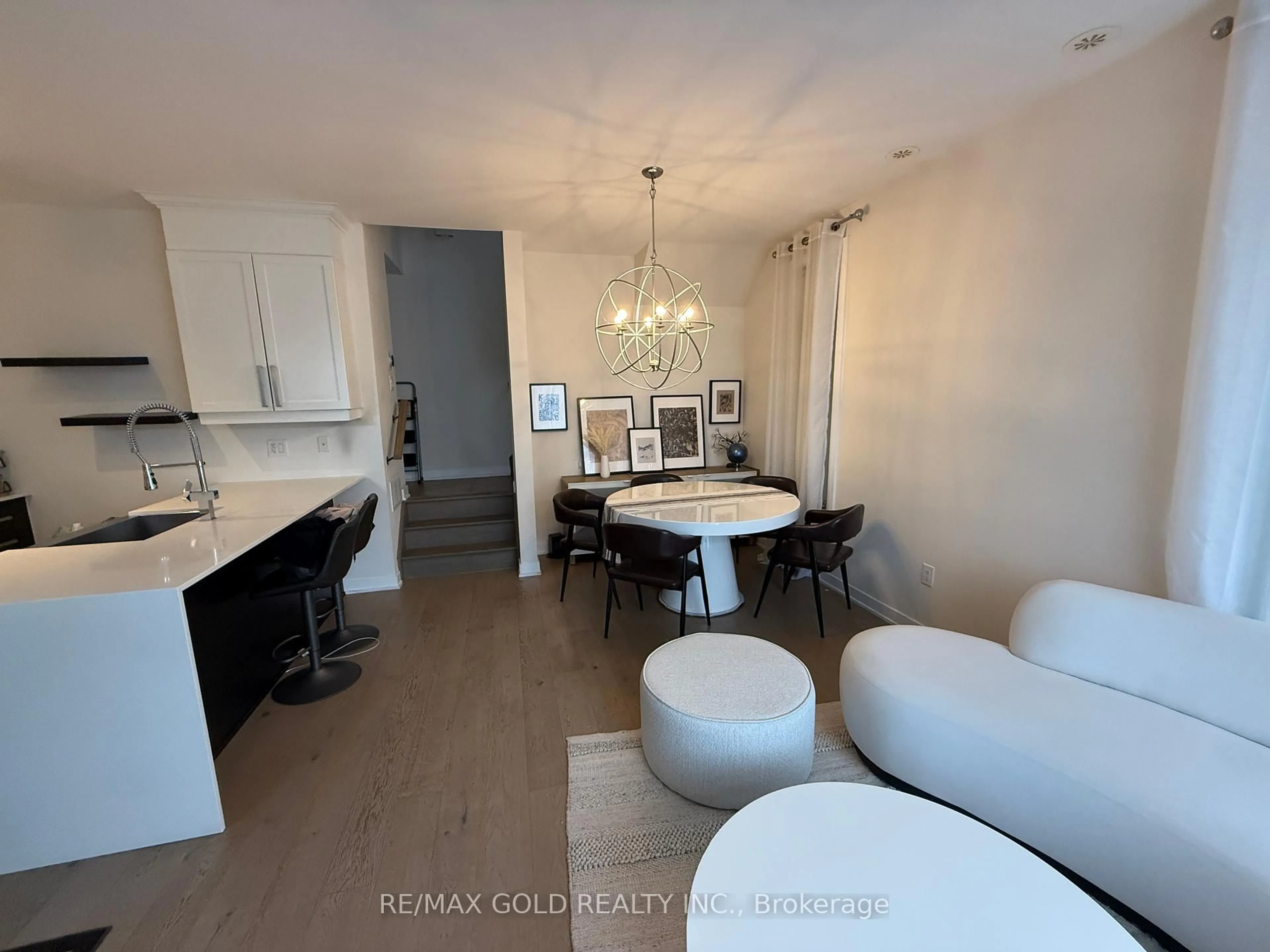 Unknown for 4050 Parkside Village Dr #10, Mississauga Ontario L5B 0K2