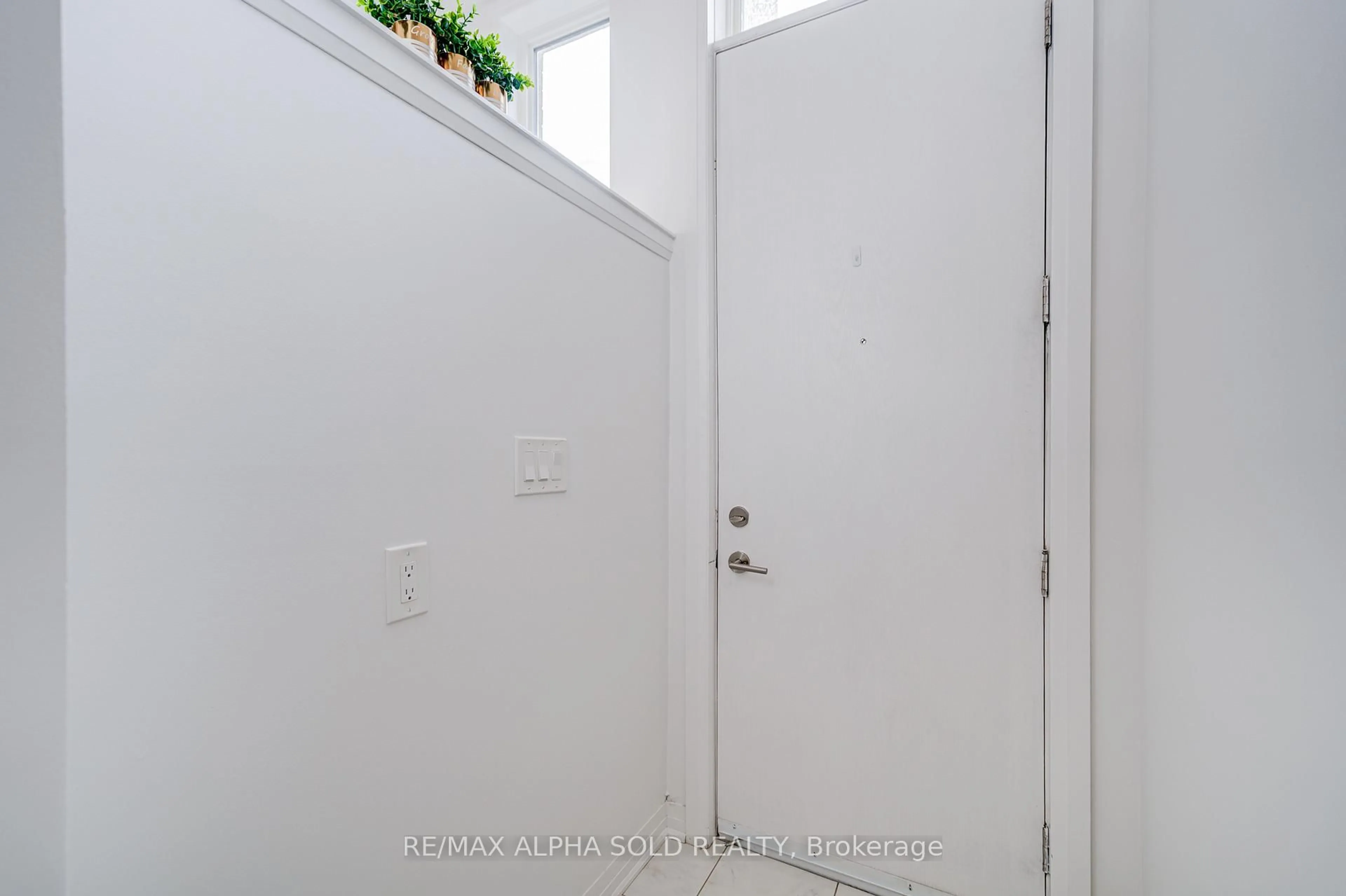 Indoor entryway for 45 Thomas Mulholland Dr #3, Toronto Ontario M3K 0A8