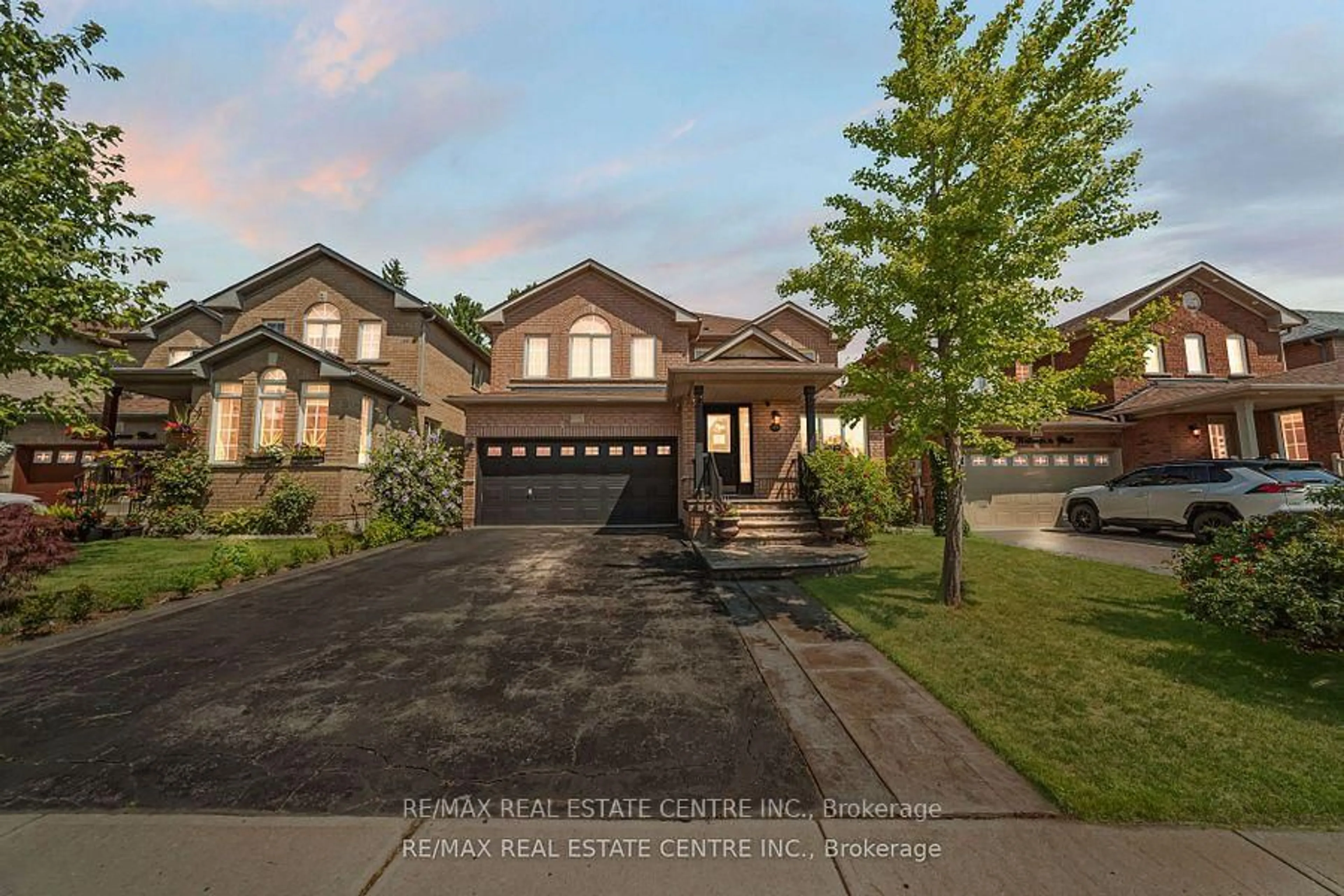 Home with brick exterior material, street for 19 Hollowgrove Blvd, Brampton Ontario L6P 1B1