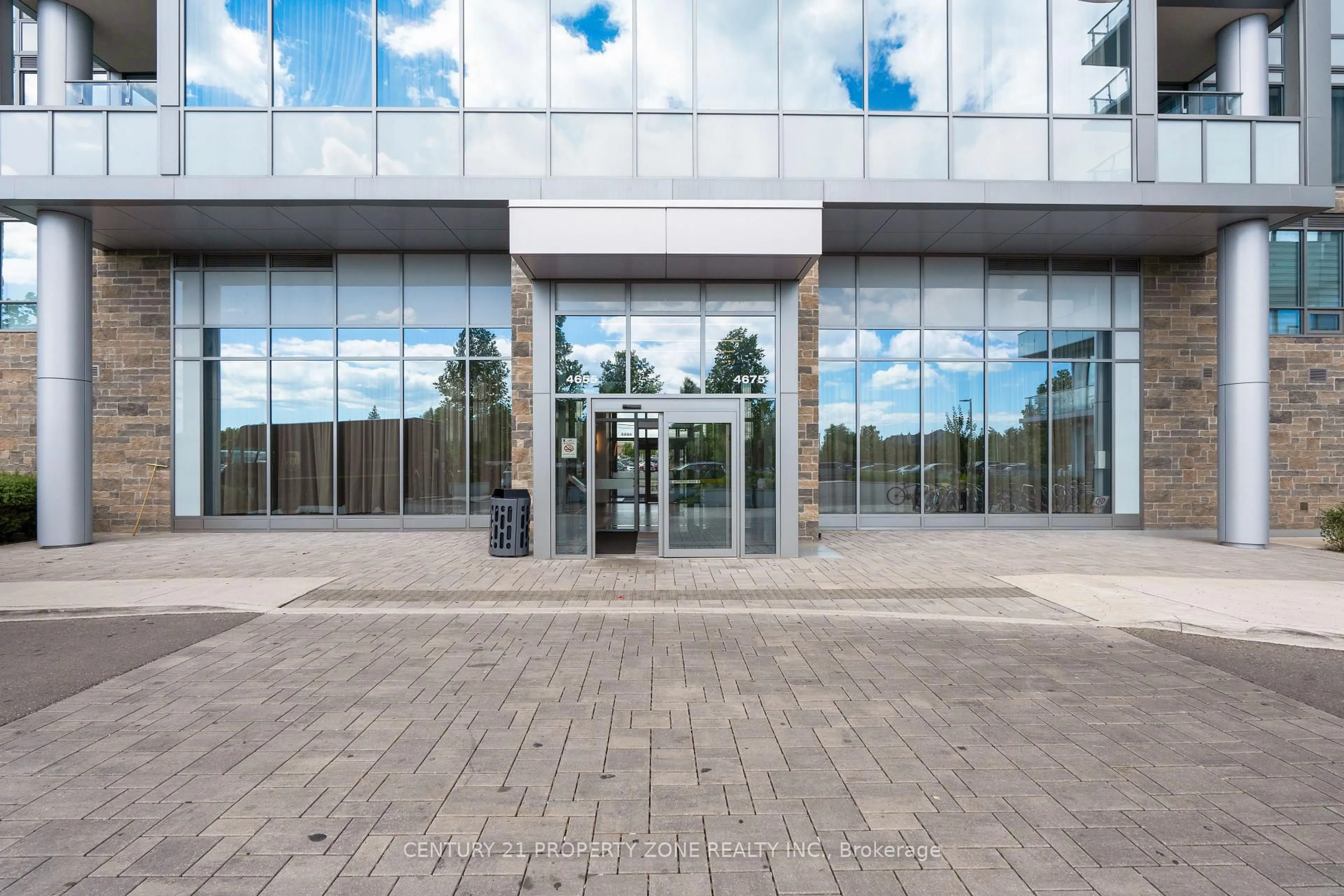 Indoor foyer for 4675 Metcalfe Ave #1103, Mississauga Ontario L5M 0Z8