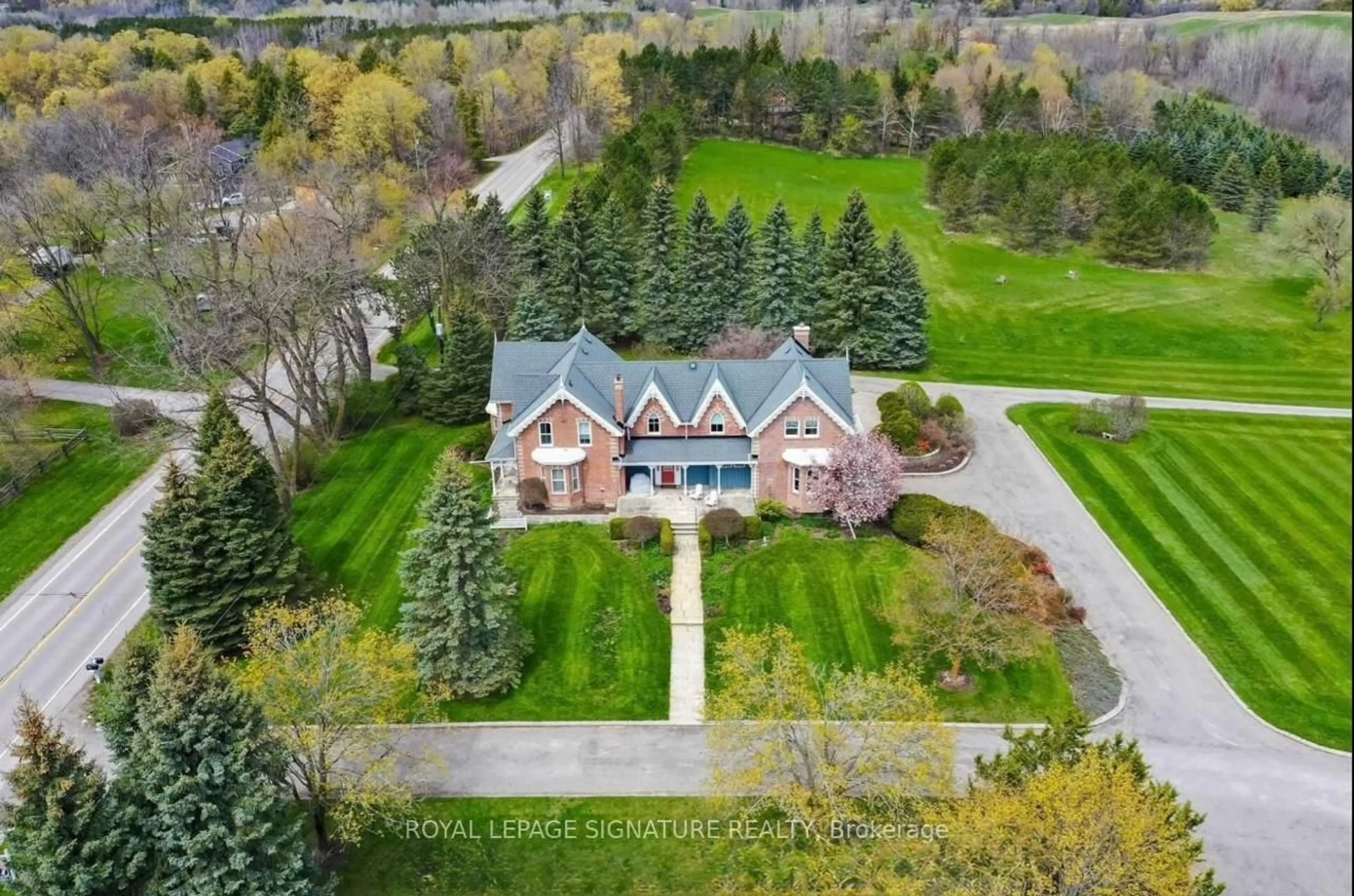 A pic from outside/outdoor area/front of a property/back of a property/a pic from drone, street for 16067 Heart Lake Rd, Caledon Ontario L7C 2L3