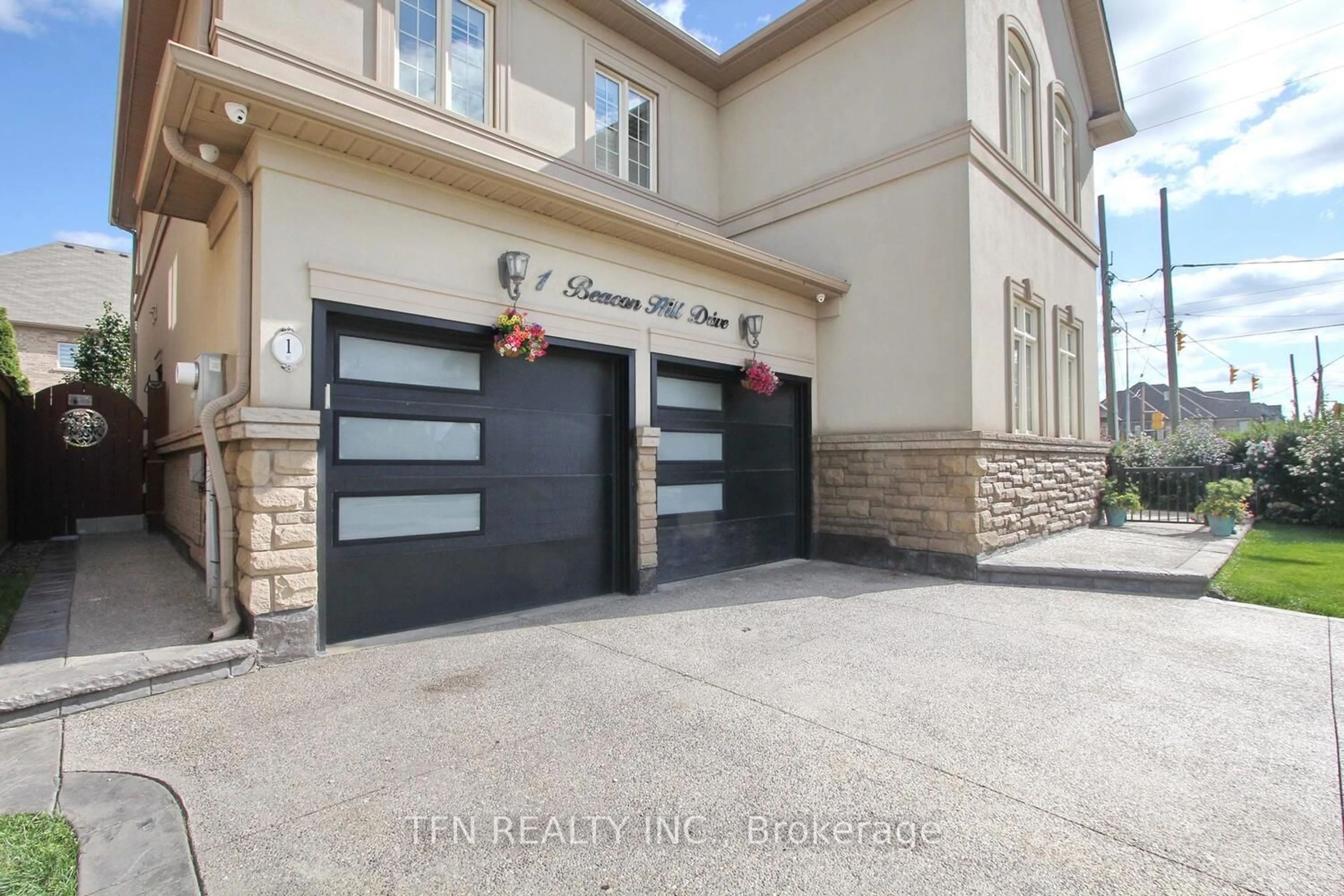 Indoor garage for 1 Beacon Hill Dr, Brampton Ontario L6X 0V6