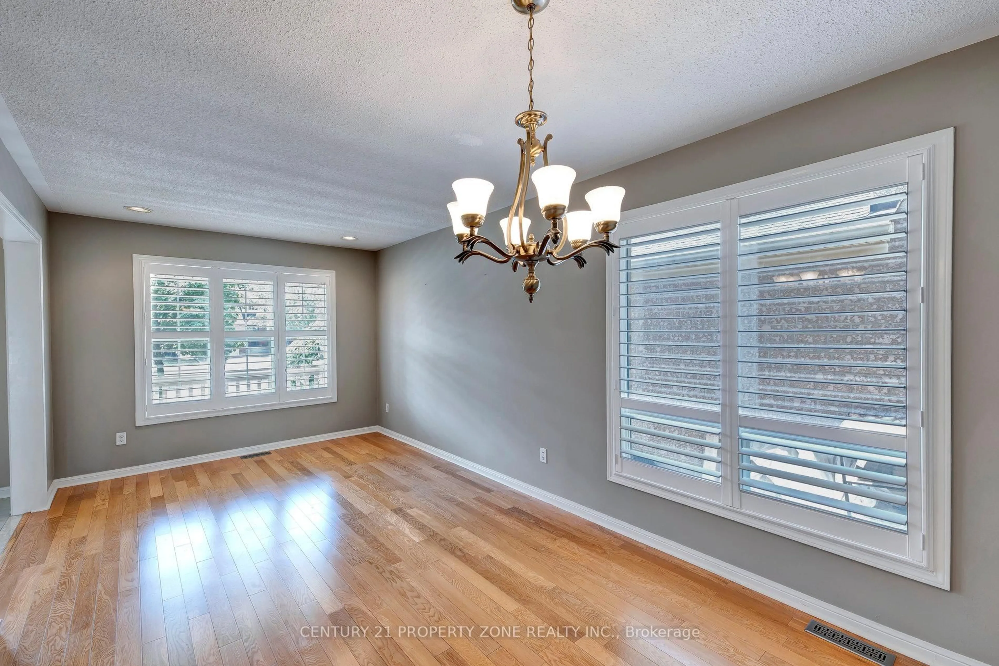 Dining room, wood/laminate floor for 1507 Croft Ave, Milton Ontario L9T 5K7