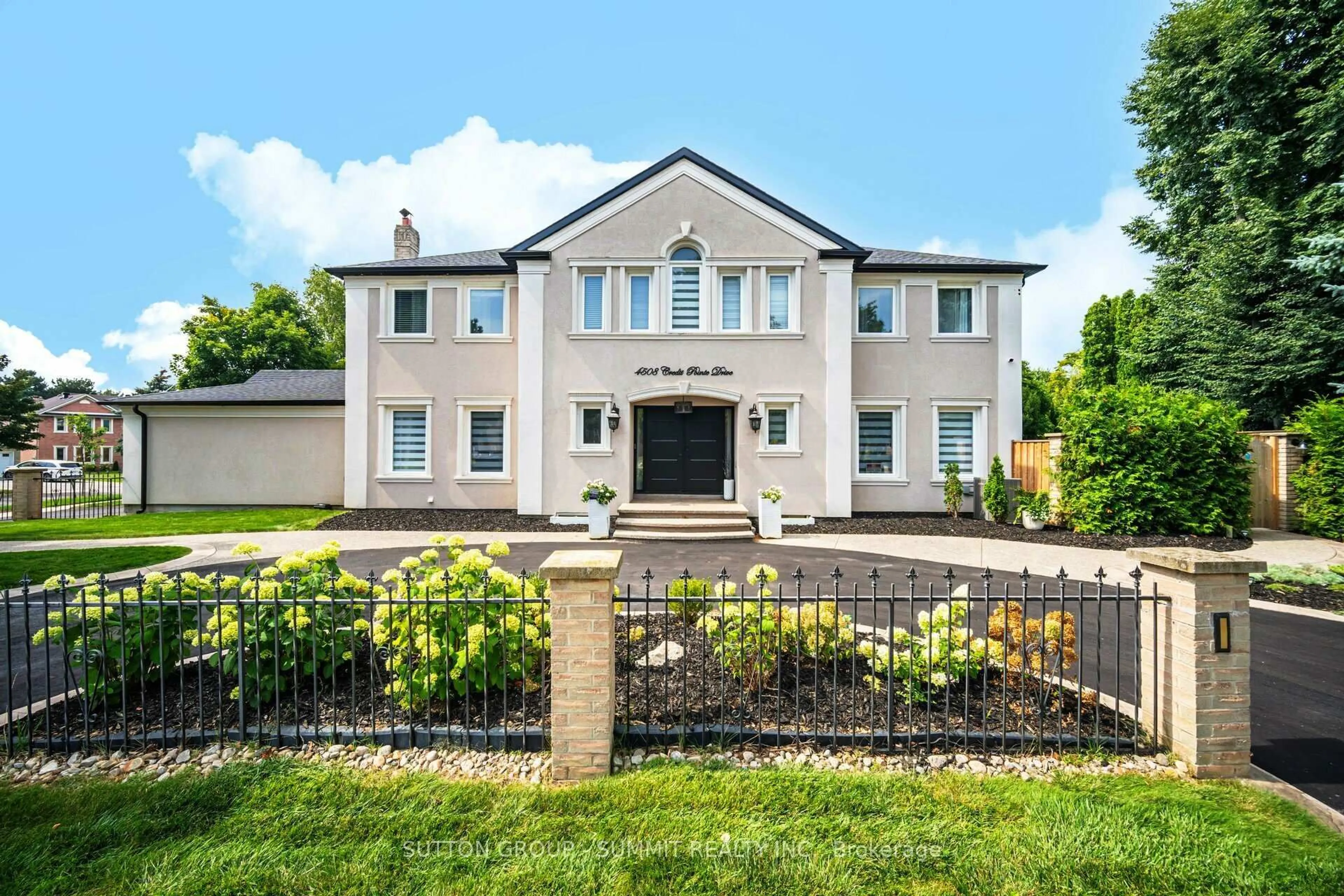 Home with brick exterior material, building for 4508 Credit Pointe Dr, Mississauga Ontario L5M 3M3
