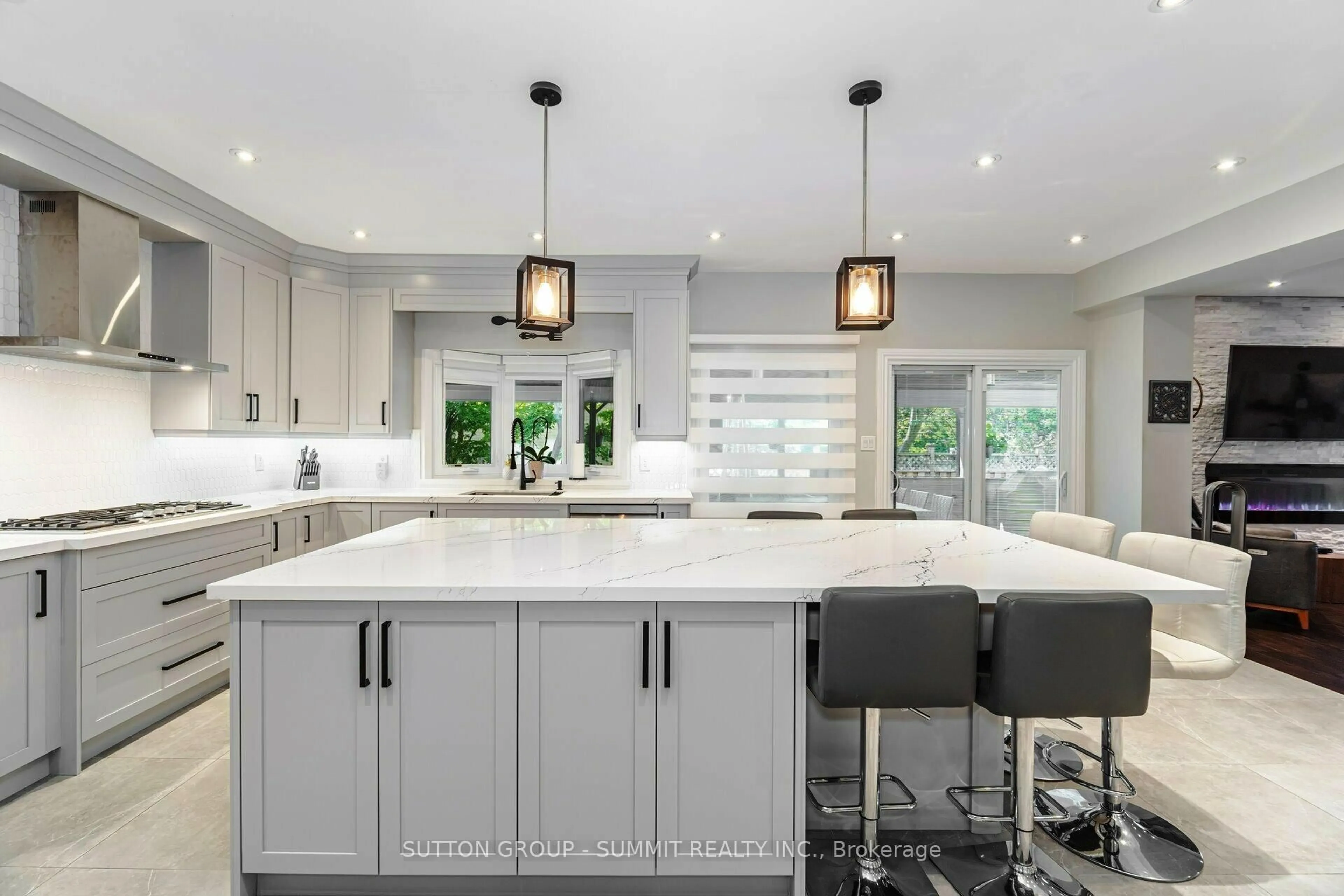Contemporary kitchen, ceramic/tile floor for 4508 Credit Pointe Dr, Mississauga Ontario L5M 3M3