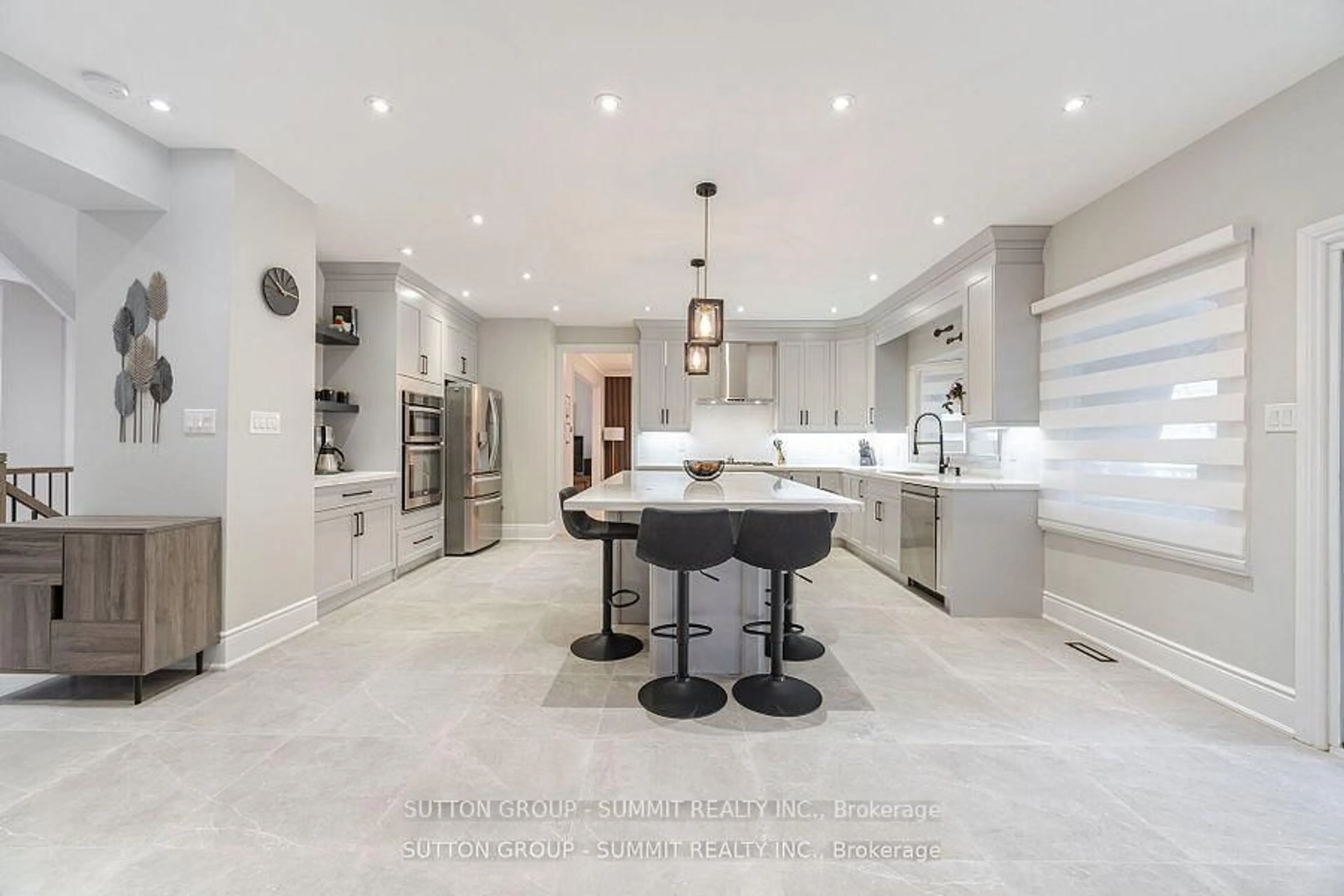 Contemporary kitchen, ceramic/tile floor for 4508 Credit Pointe Dr, Mississauga Ontario L5M 3M3