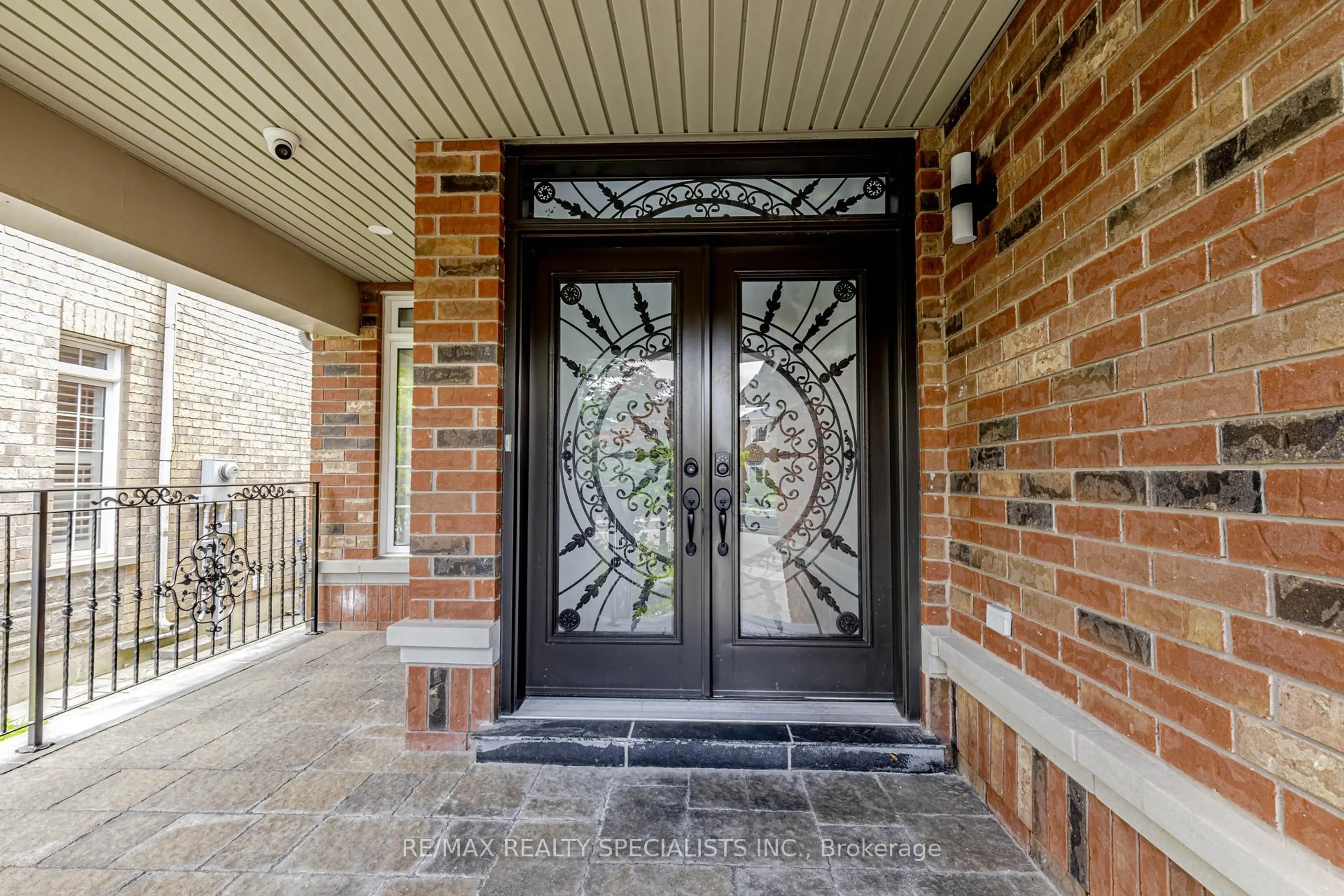 Indoor entryway for 3240 Tacc Dr, Mississauga Ontario L5M 0H3