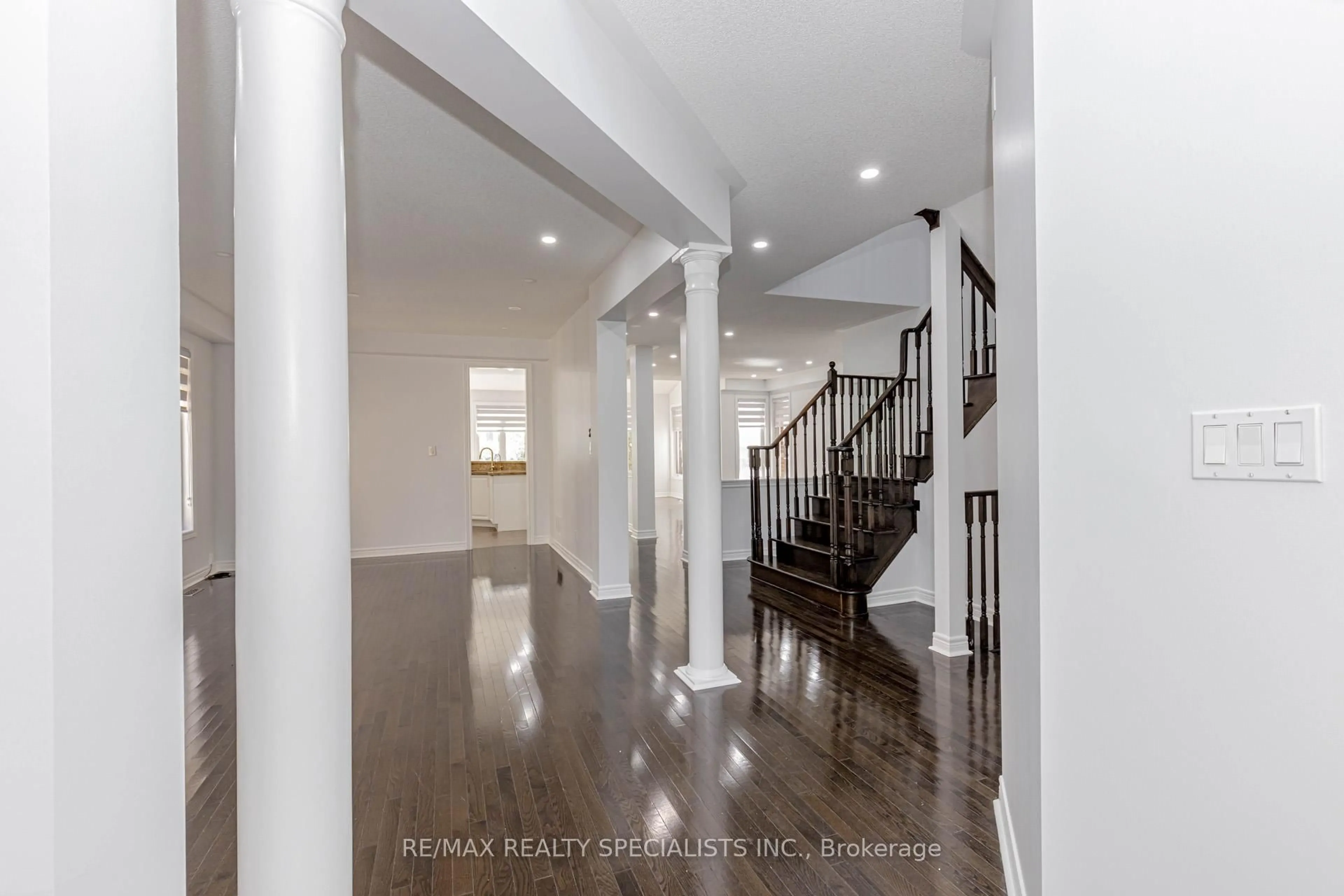 Indoor entryway for 3240 Tacc Dr, Mississauga Ontario L5M 0H3