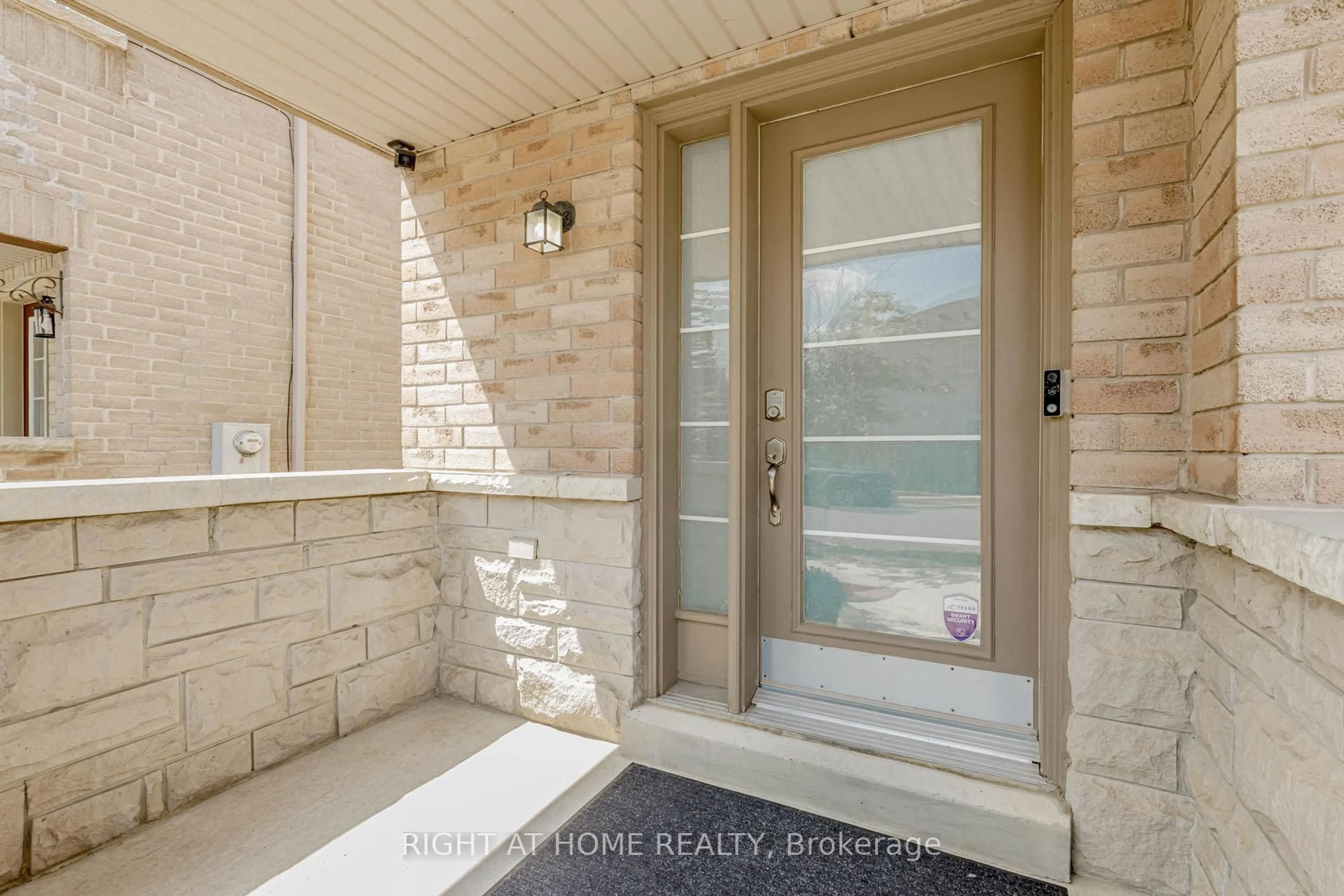 Indoor entryway for 807 Gleeson Rd, Milton Ontario L9T 0C3