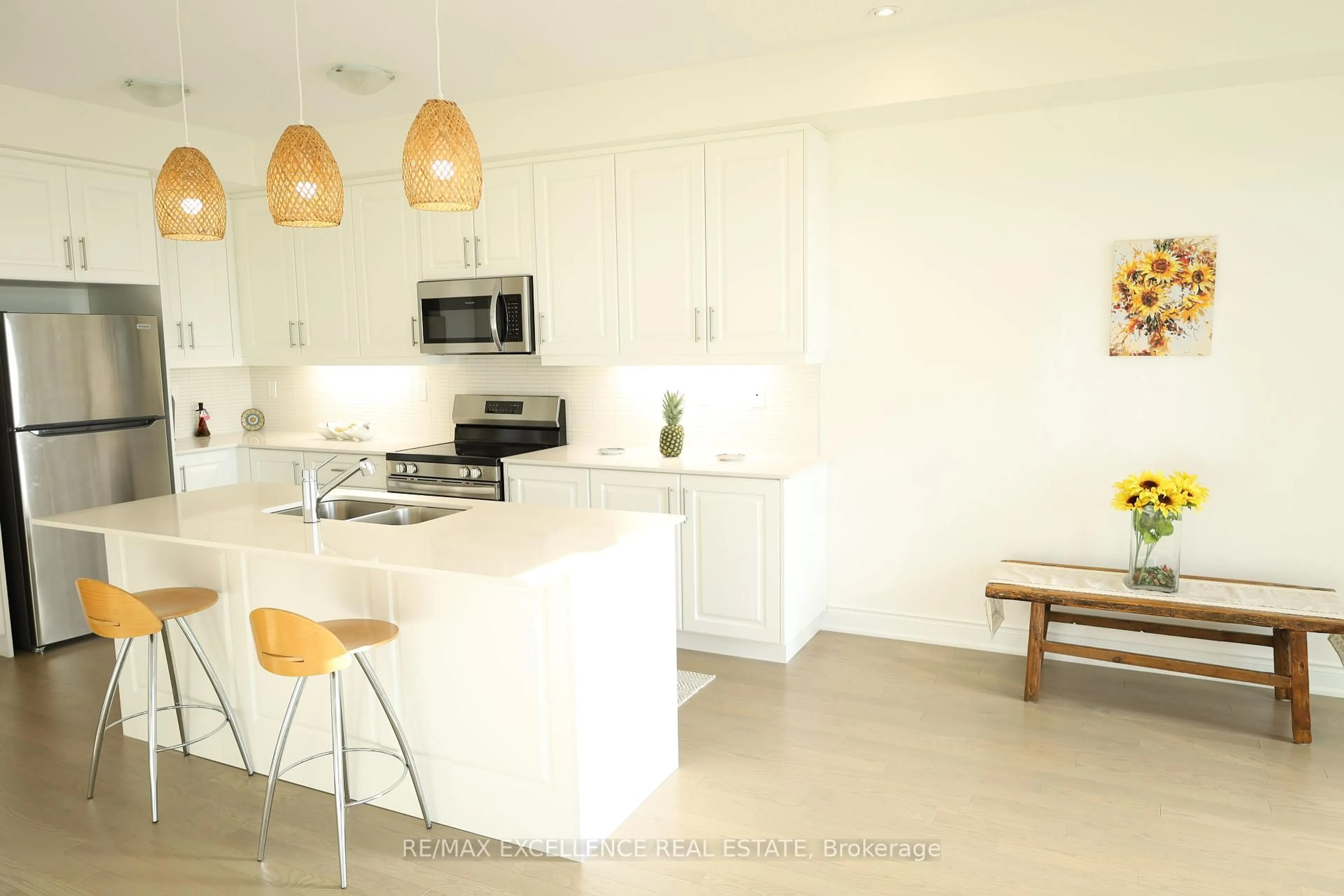 Open concept kitchen, unknown for 102 Bermondsey Way, Brampton Ontario L6Y 6K9
