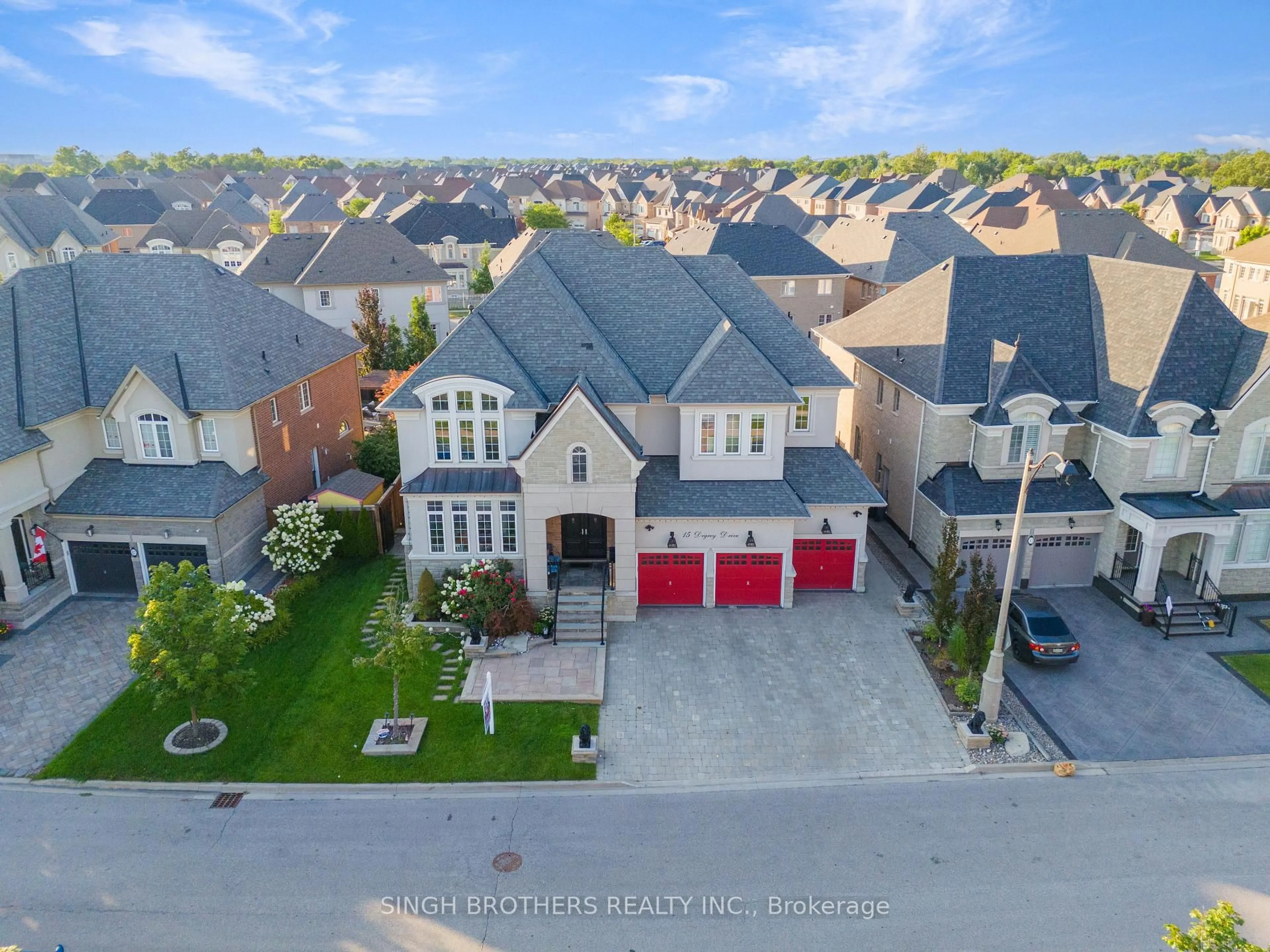 A pic from outside/outdoor area/front of a property/back of a property/a pic from drone, street for 15 Degrey Dr, Brampton Ontario L6P 3T6