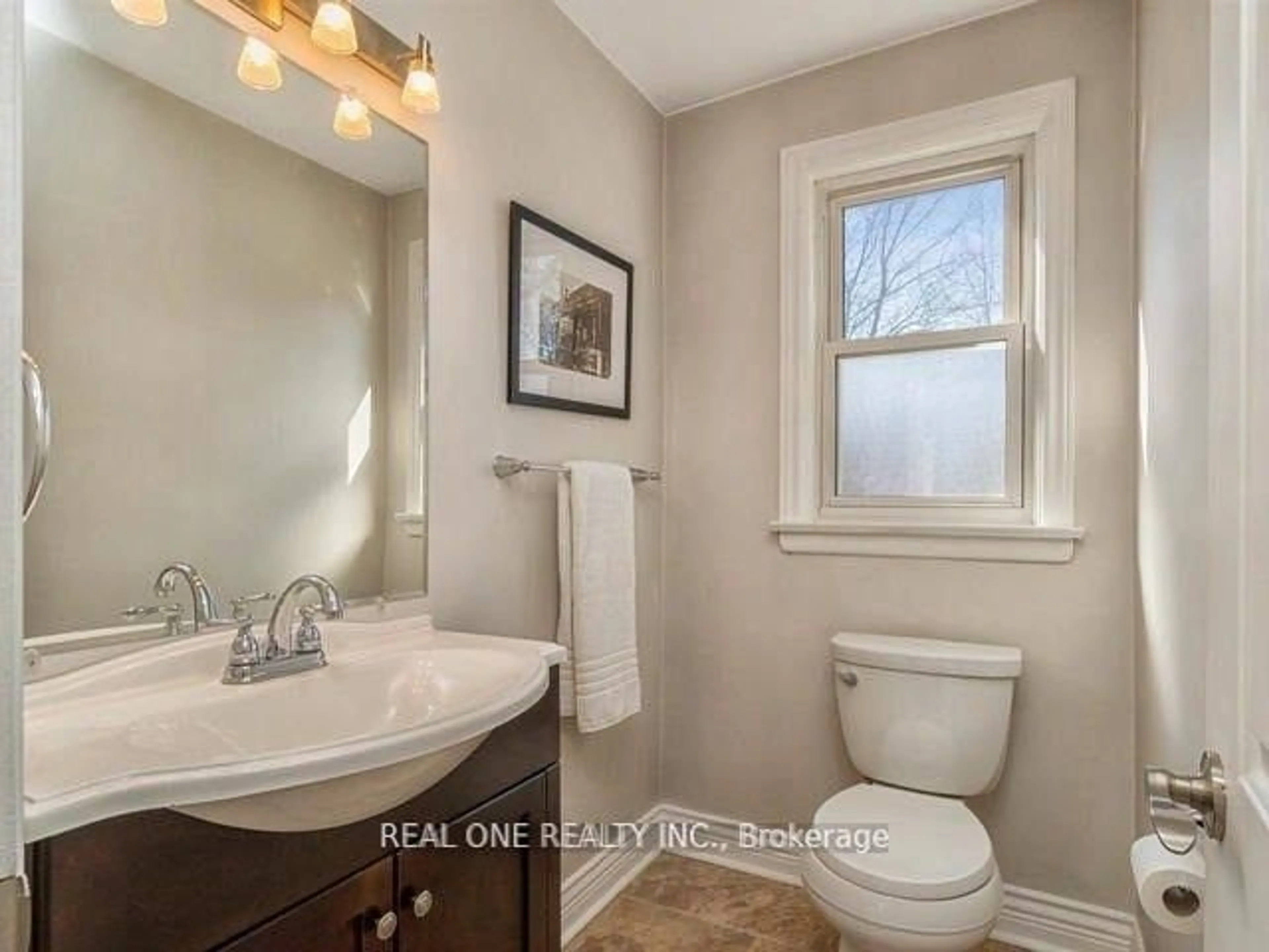 Standard bathroom, ceramic/tile floor for 34 Vassar Dr, Toronto Ontario M9B 5G1