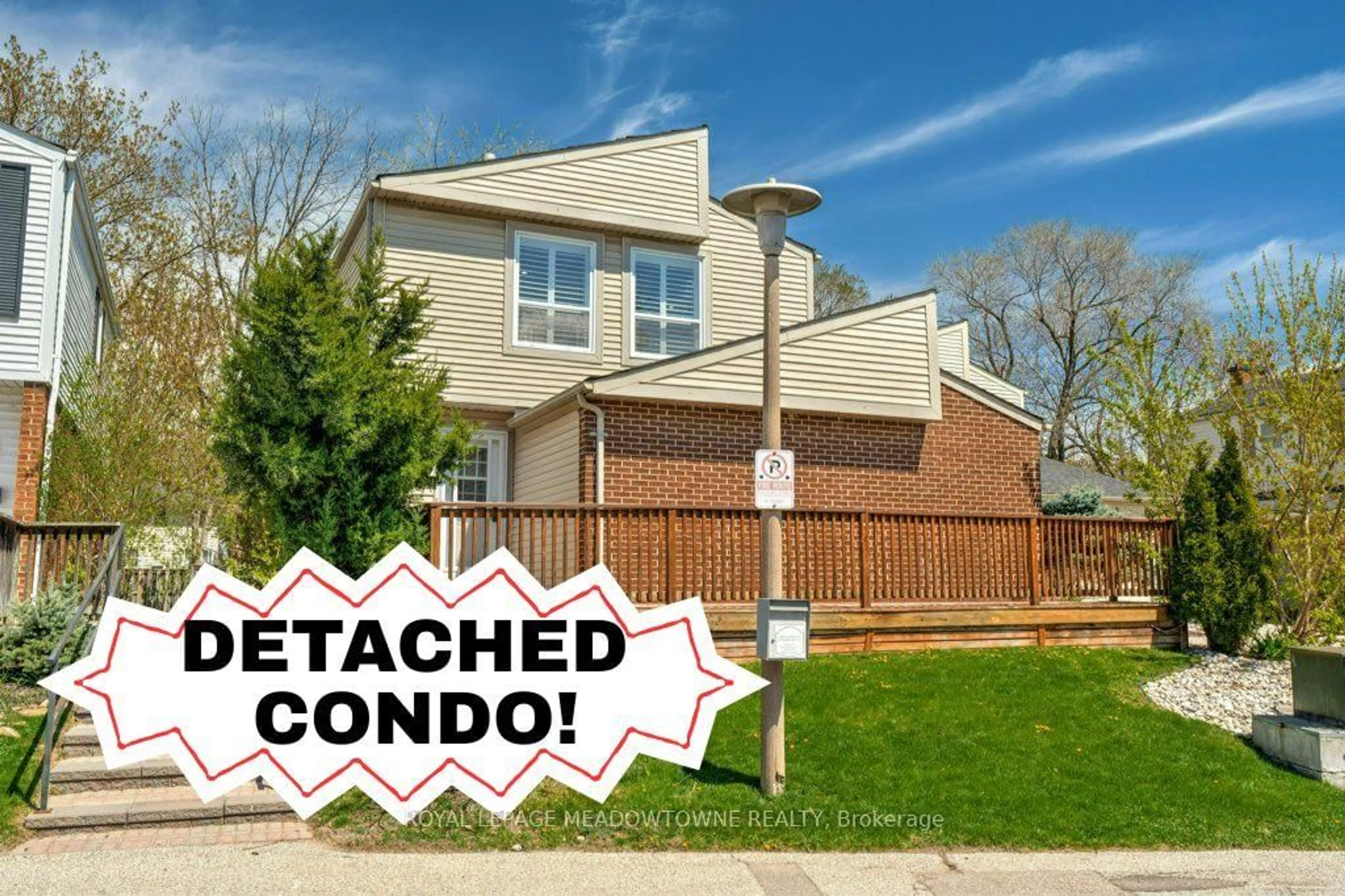 Home with vinyl exterior material, street for 336 Queen St #10, Mississauga Ontario L5M 1M2