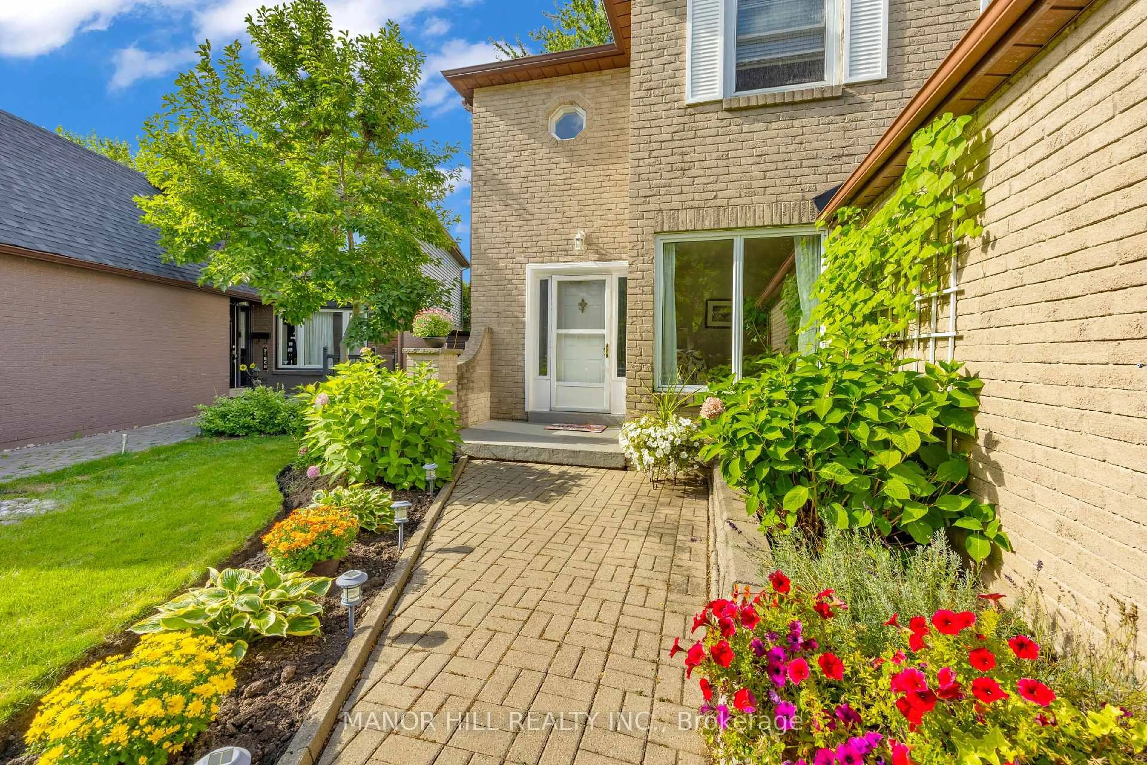 Home with brick exterior material, street for 72 Lacewood Cres, Brampton Ontario L6S 3K4