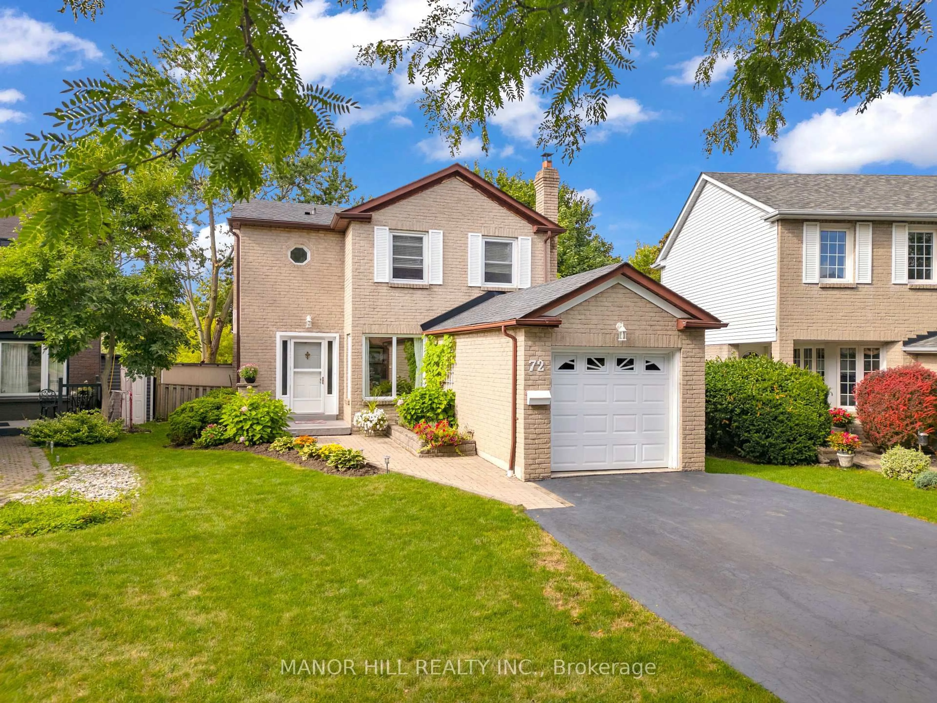 Home with vinyl exterior material, street for 72 Lacewood Cres, Brampton Ontario L6S 3K4