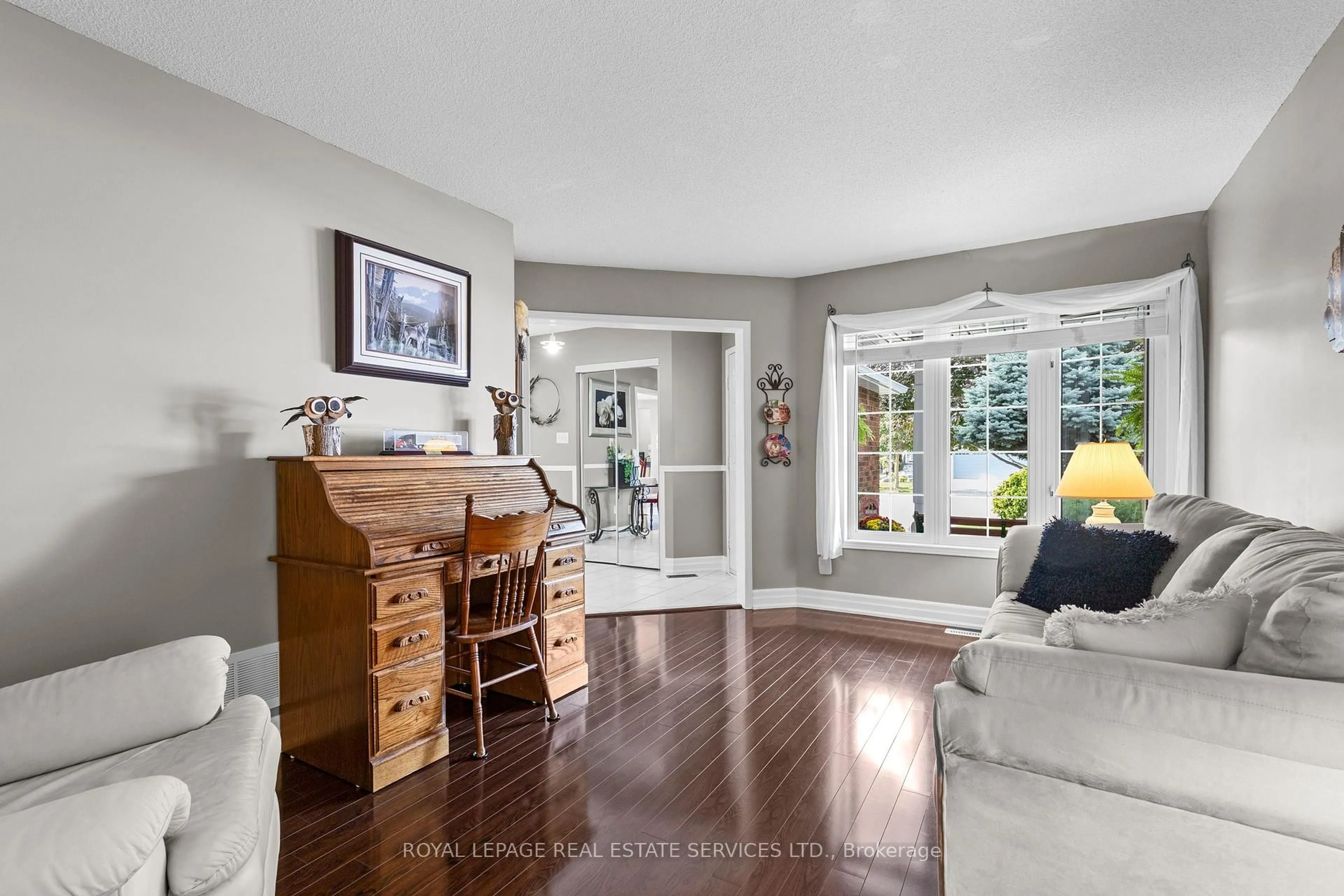 Indoor entryway for 14248 Argyll Rd, Halton Hills Ontario L7G 5R2