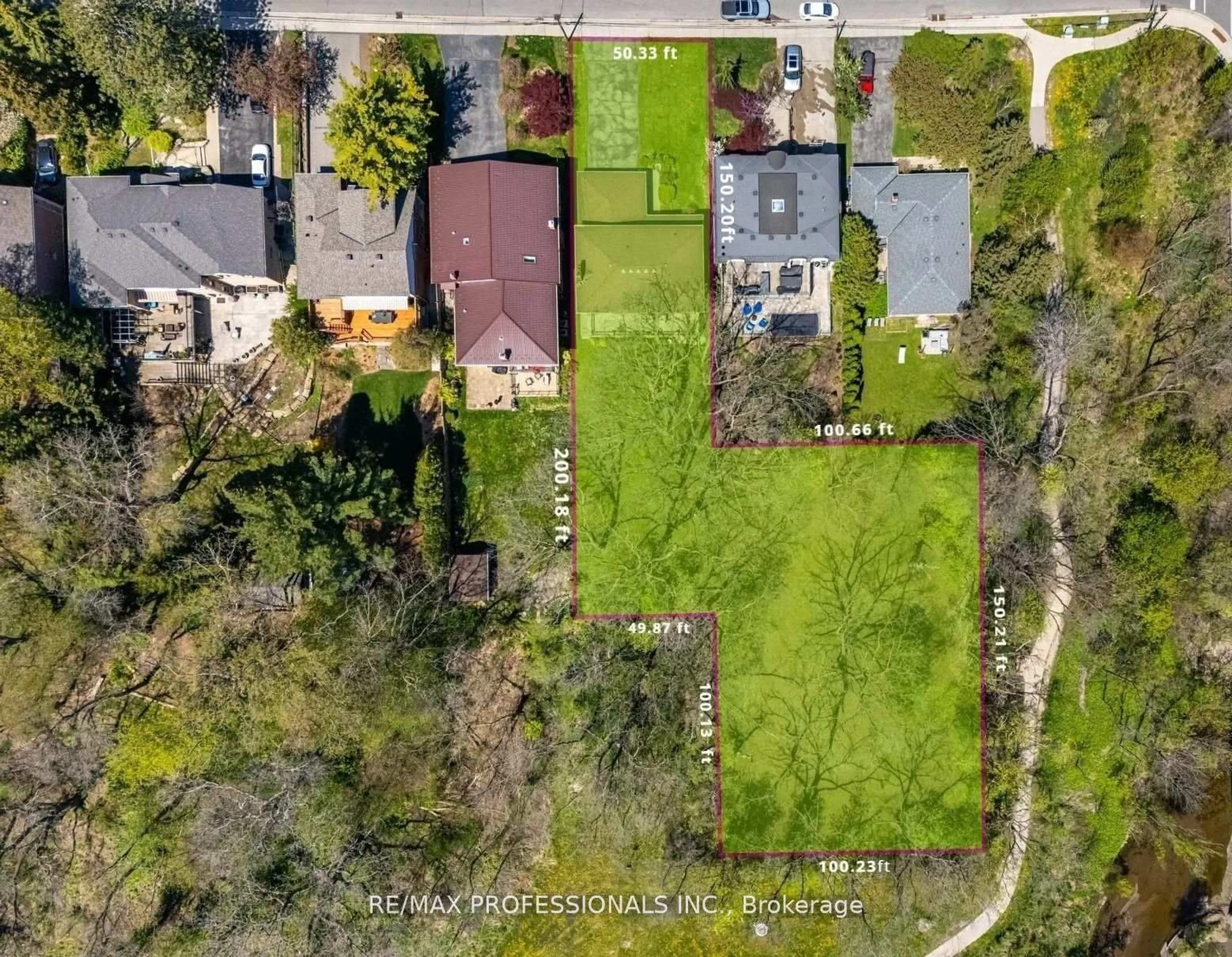 A pic from outside/outdoor area/front of a property/back of a property/a pic from drone, street for 9 Wingrove Hill, Toronto Ontario M9B 2C3