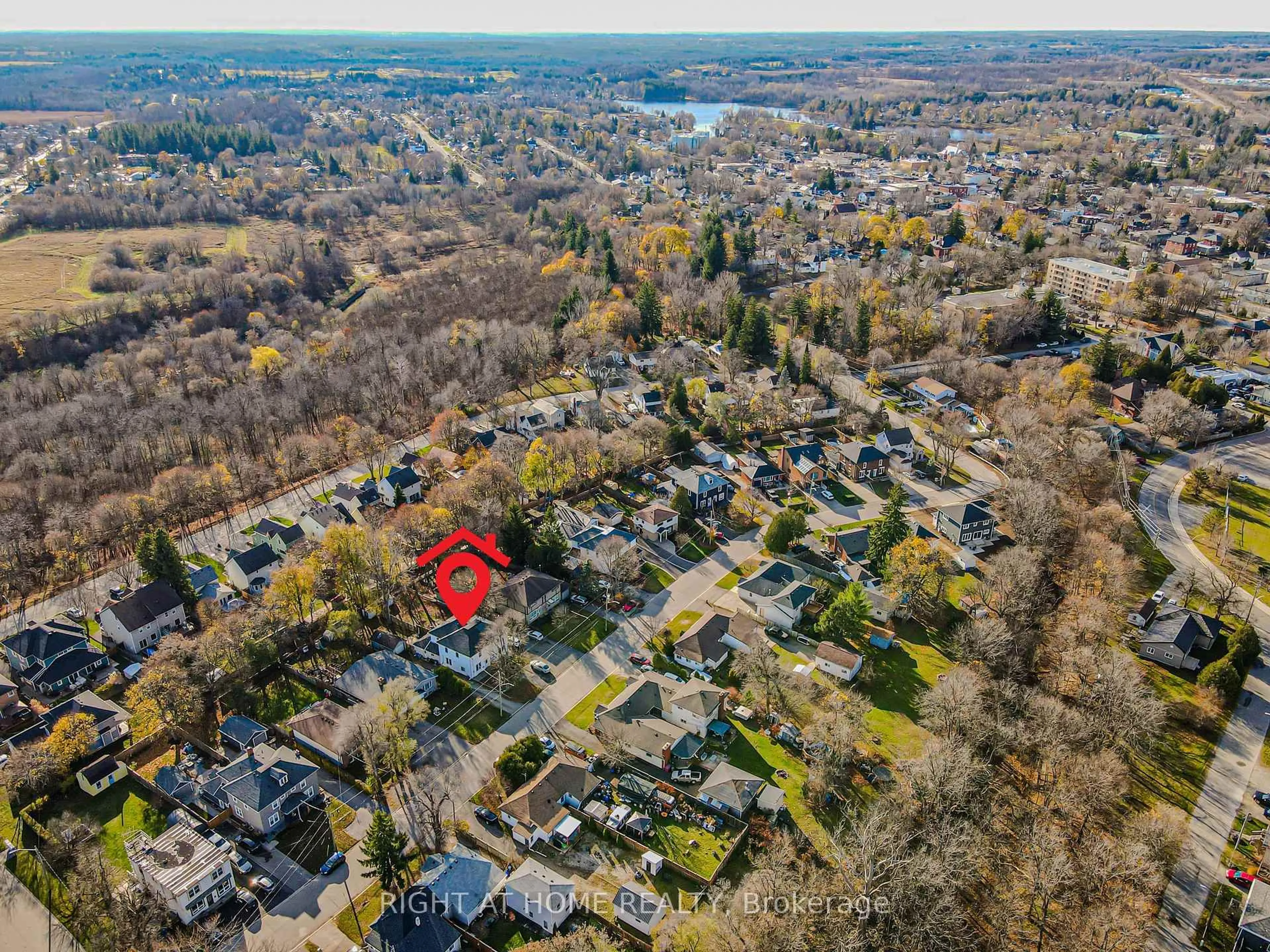 A pic from outside/outdoor area/front of a property/back of a property/a pic from drone, unknown for 126 Poplar Ave, Halton Hills Ontario L7J 2E2