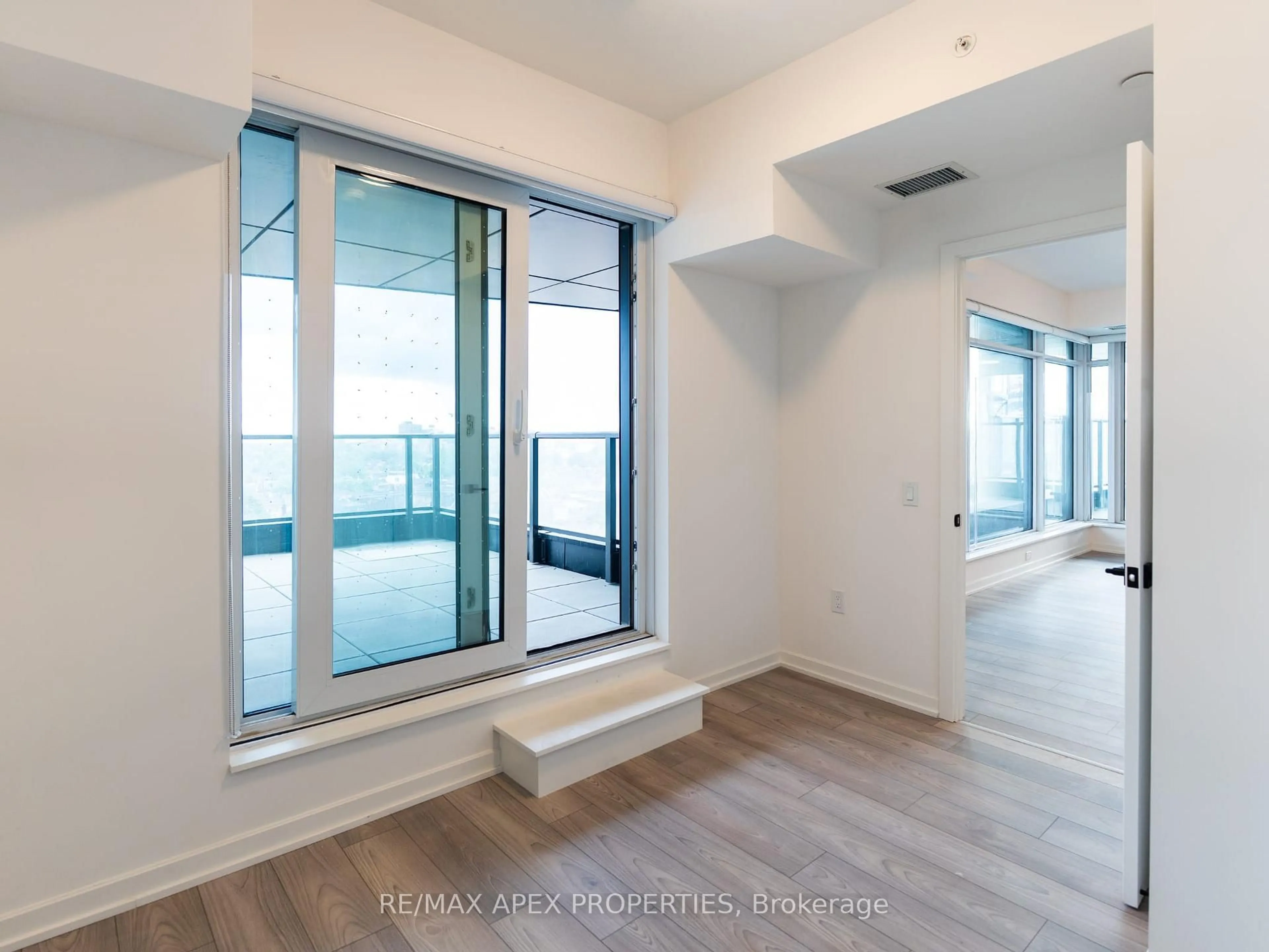 Indoor foyer for 10 Graphophone (For Sale) Grve #701, Toronto Ontario M6H 2A6