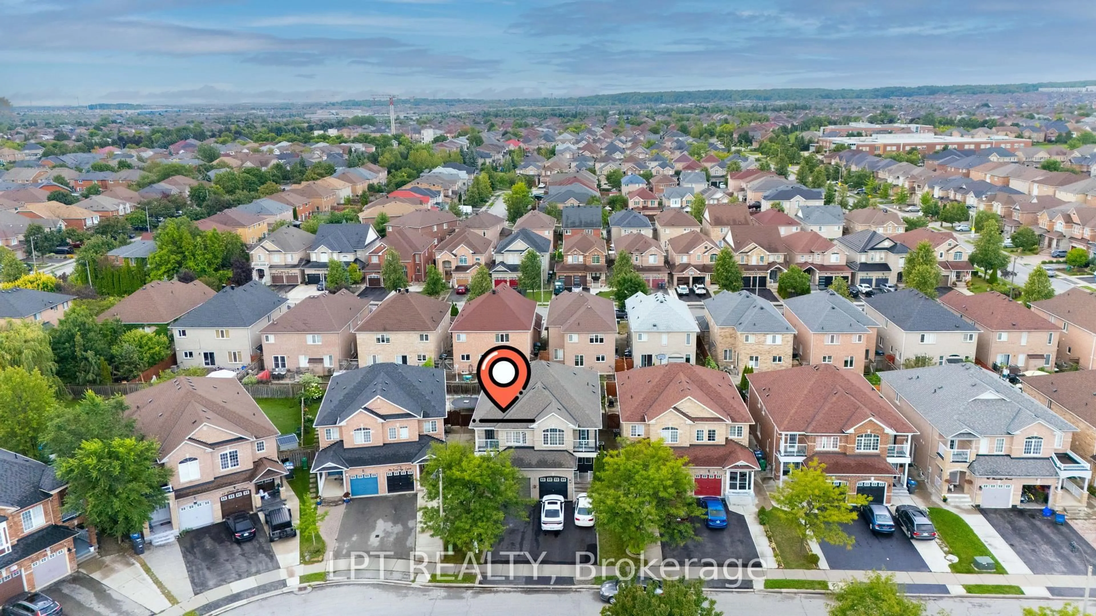 A pic from outside/outdoor area/front of a property/back of a property/a pic from drone, street for 78 Dewridge Crt, Brampton Ontario L6R 3C1