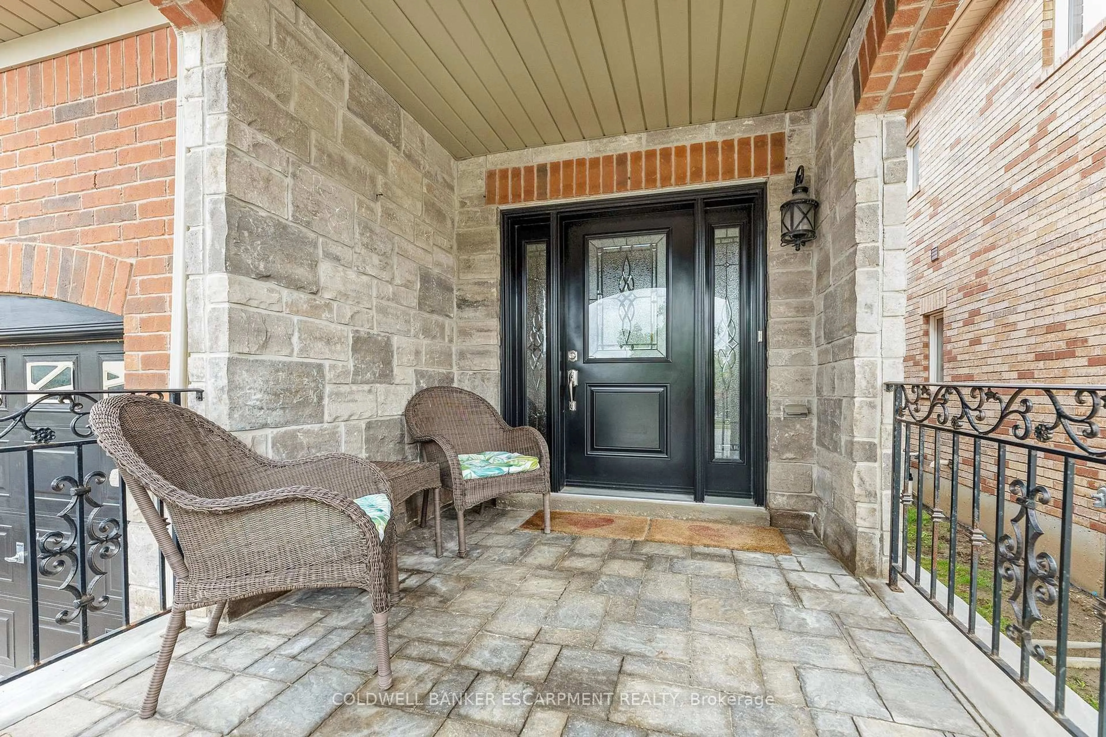 Indoor entryway for 602 Yates Dr, Milton Ontario L9T 7R1