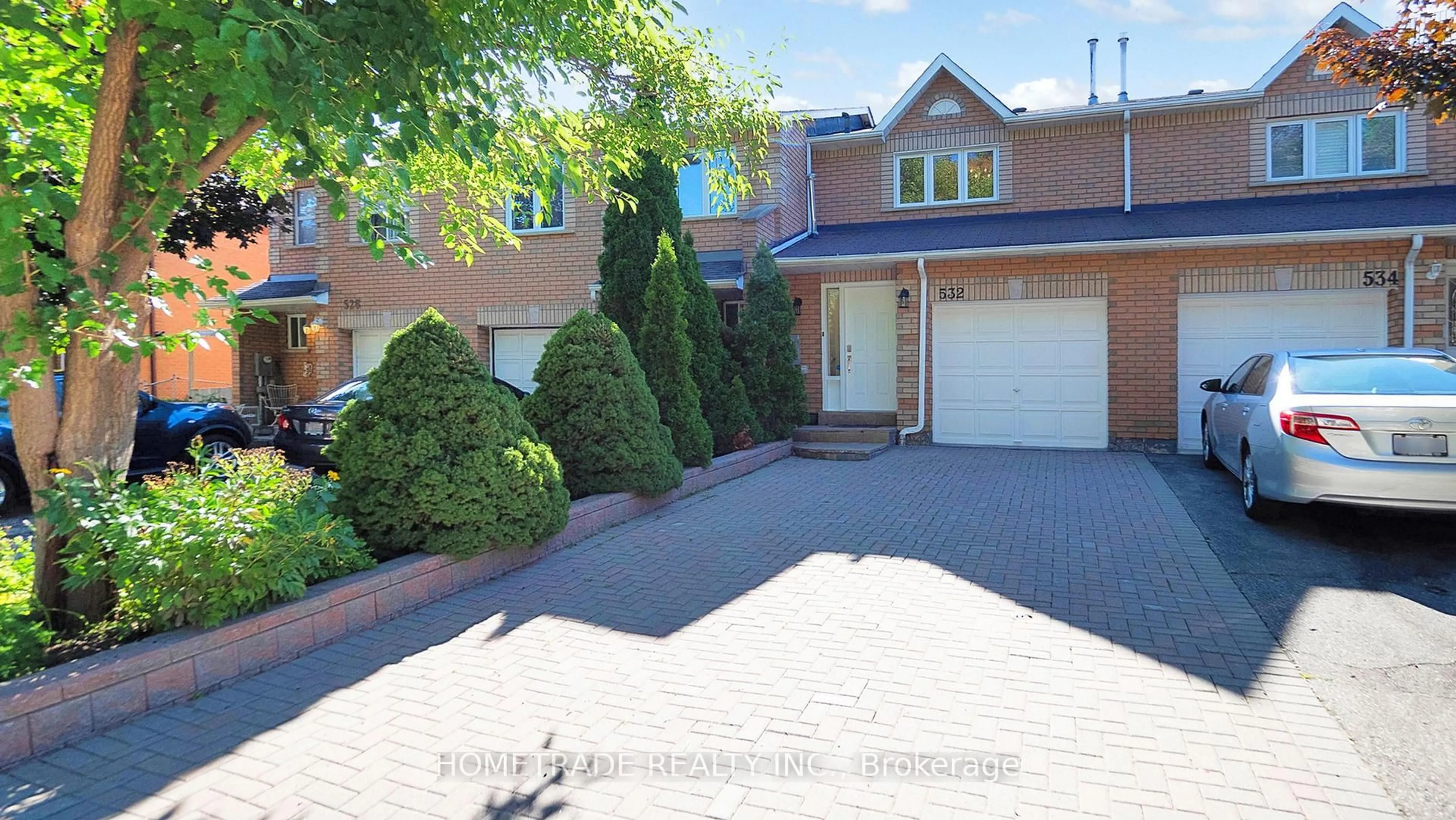 Patio, street for 532 Steddick Crt, Mississauga Ontario L5R 3T1
