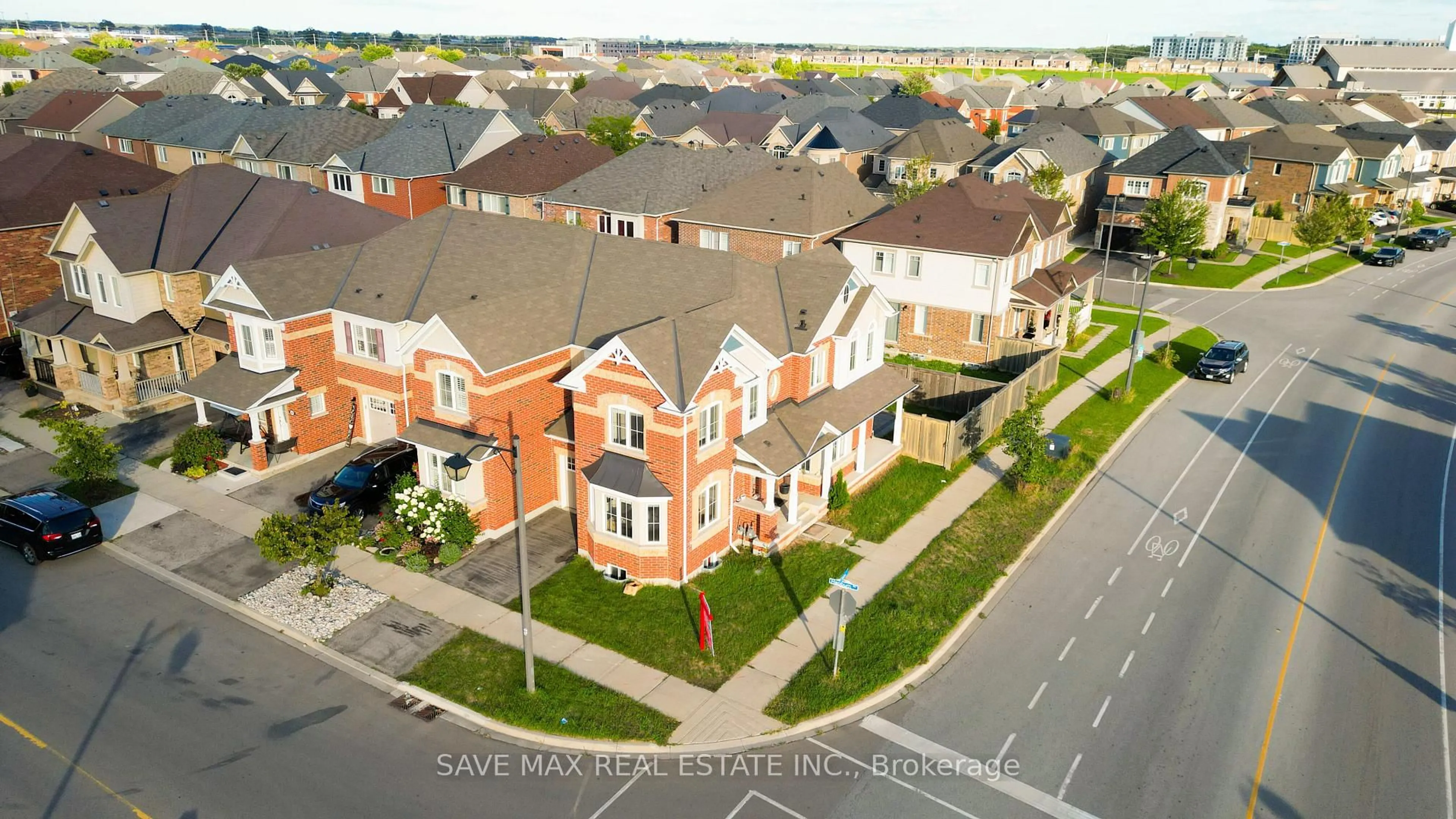 A pic from outside/outdoor area/front of a property/back of a property/a pic from drone, street for 680 Hepburn Rd, Milton Ontario L9T 0M5