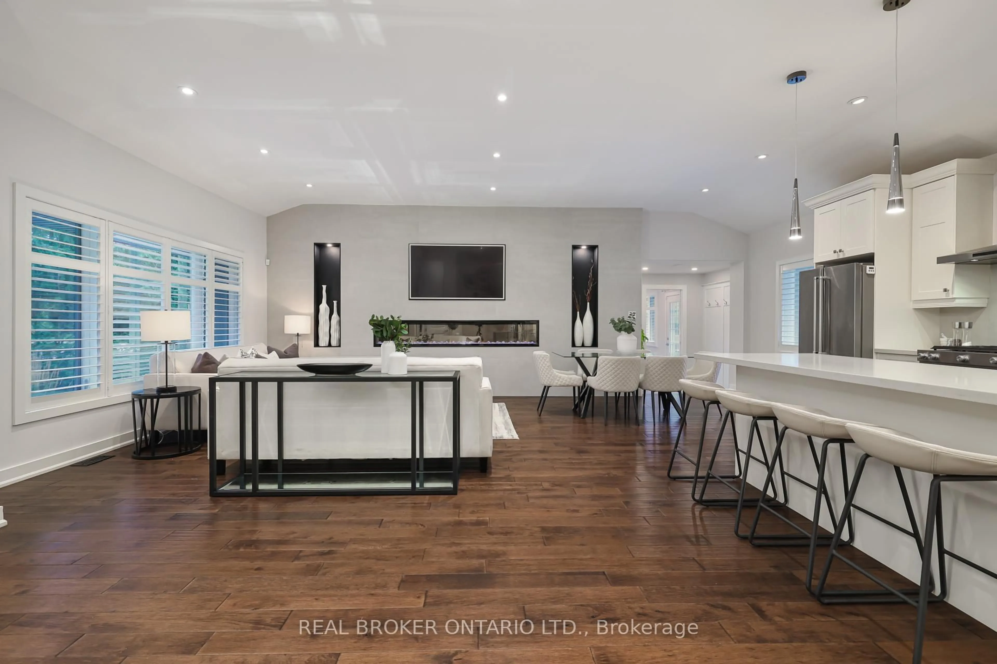 Open concept kitchen, unknown for 2054 Rebecca St, Oakville Ontario L6L 2A2