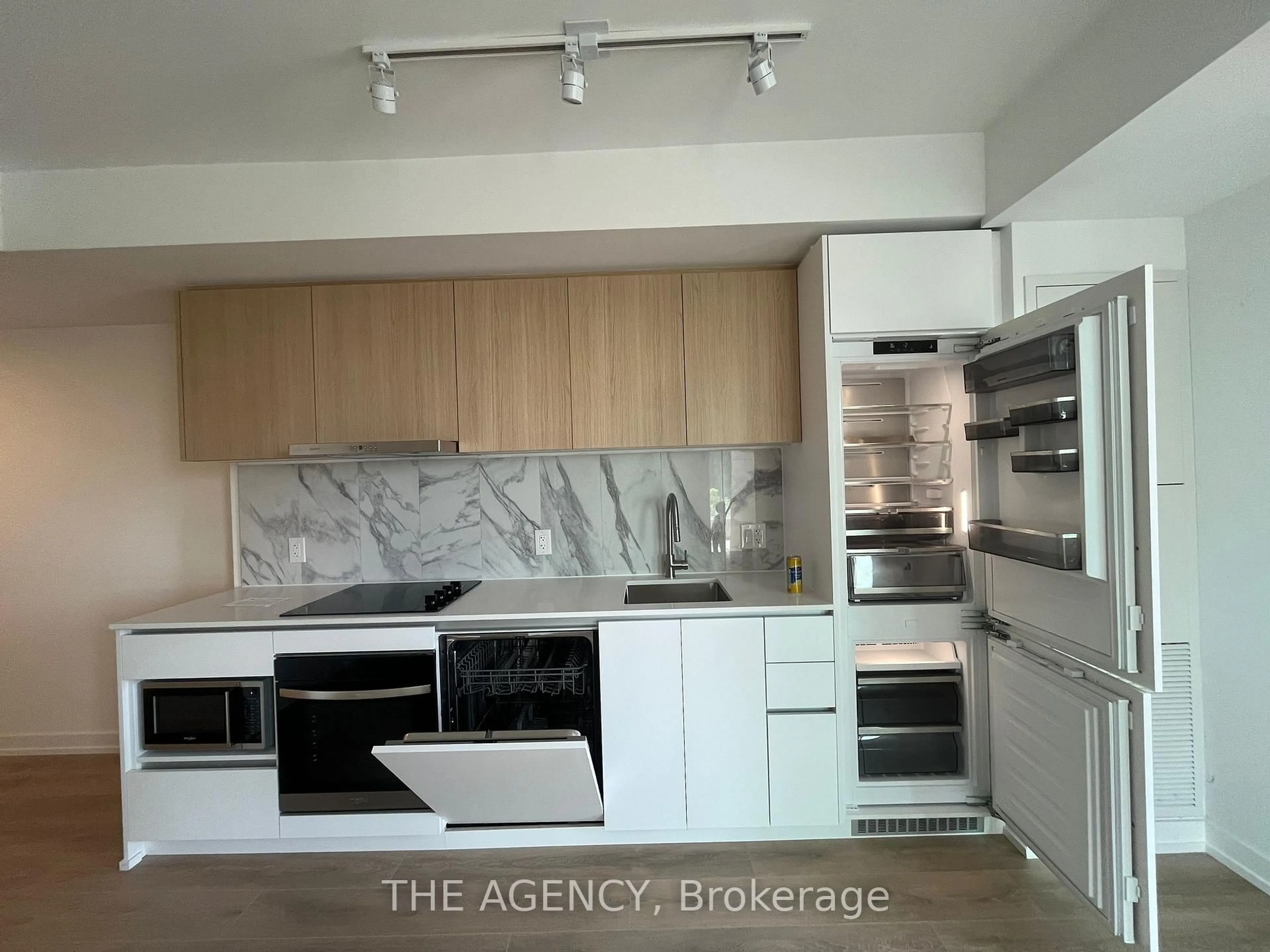 Contemporary kitchen, unknown for 1100 Sheppard Ave #215, Toronto Ontario M3J 0H1
