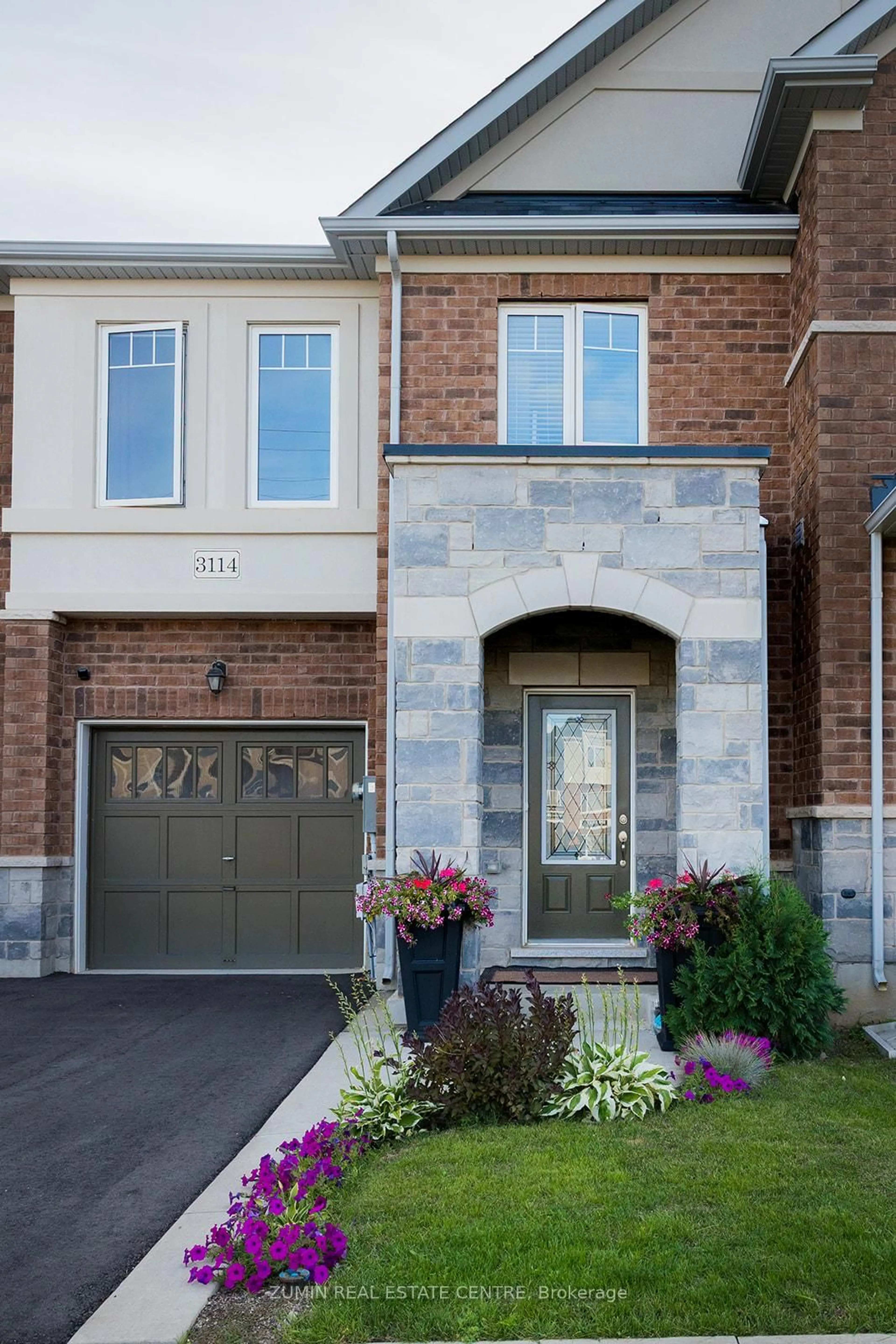 Home with brick exterior material, street for 3114 Michelangelo Rd, Burlington Ontario L7M 0Z7